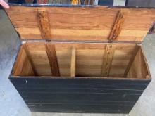 WOOD CHEST WITH DIVIDER INSIDE