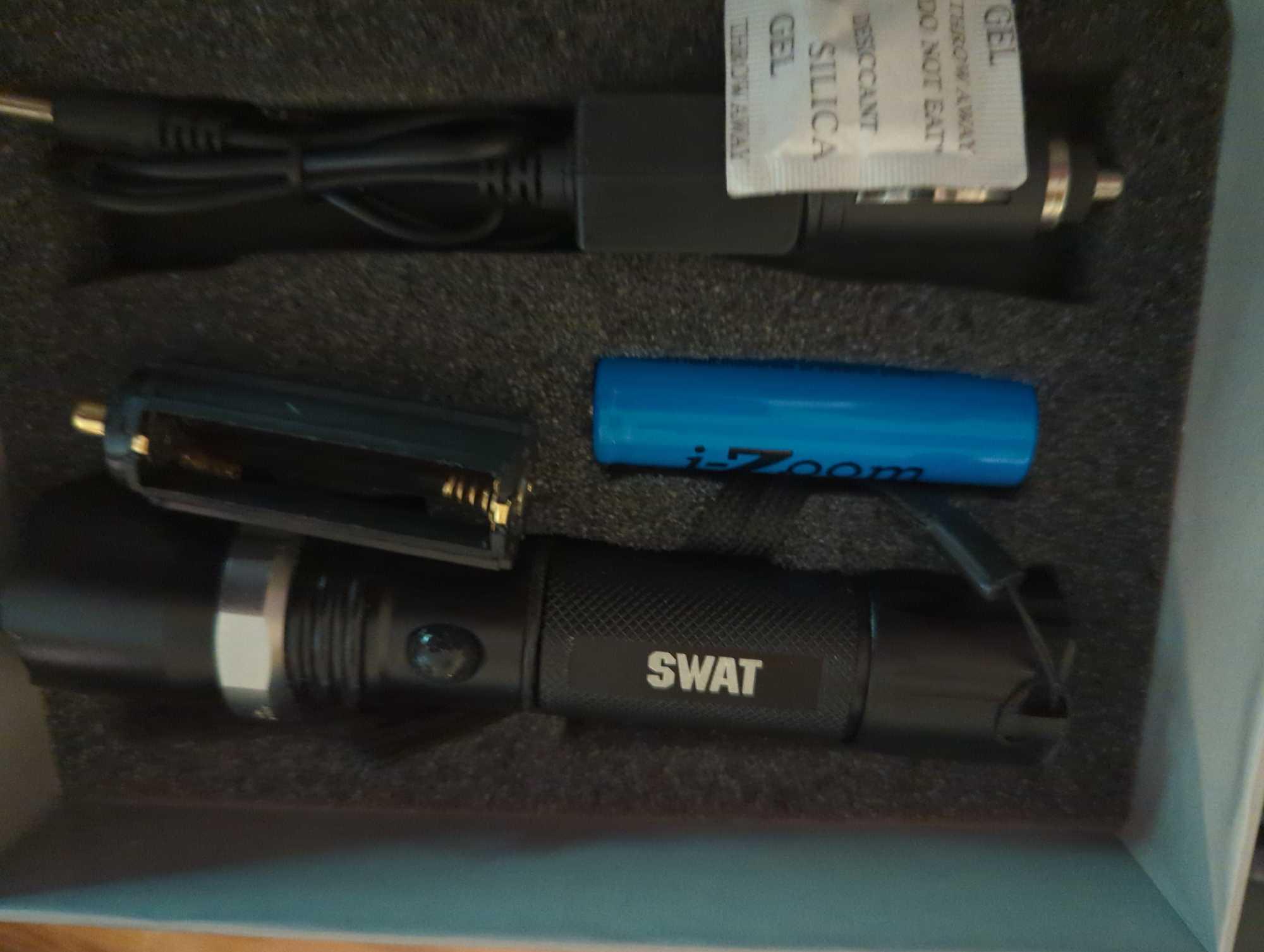 (KIT) LOT OF 2 ZOOM TACTICAL PRO GEAR SWAT FLASHLIGHTS, RETAIL PRICE $25/EACH, APPEARS TO BE USED,