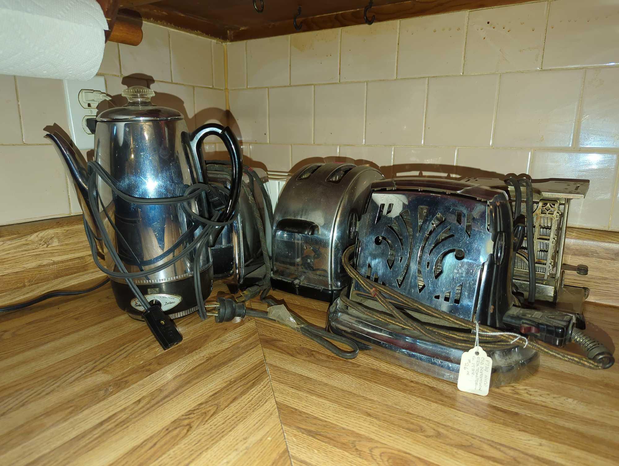 (KIT) LOT OF 6 ASSORTED ITEMS TO INCLUDE, 1939 SUNBEAM T-9 TOASTER, 1920'S MERIDIAN HOMELECTRIC