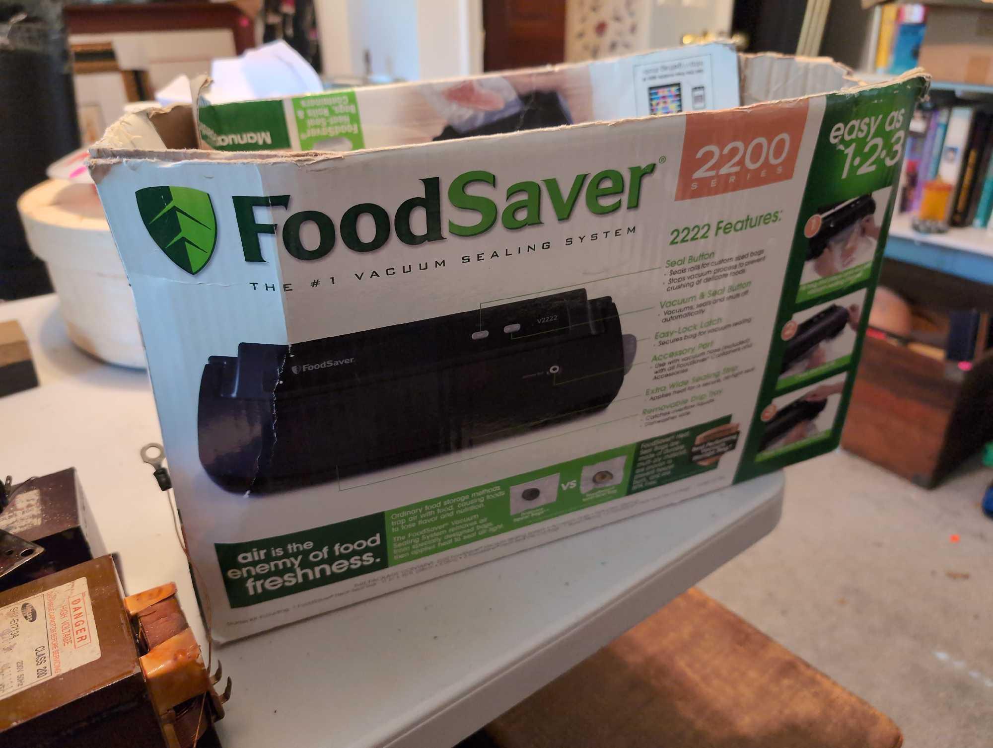(BR2) FOODSAVER 2200 SERIES WITH BAGS.