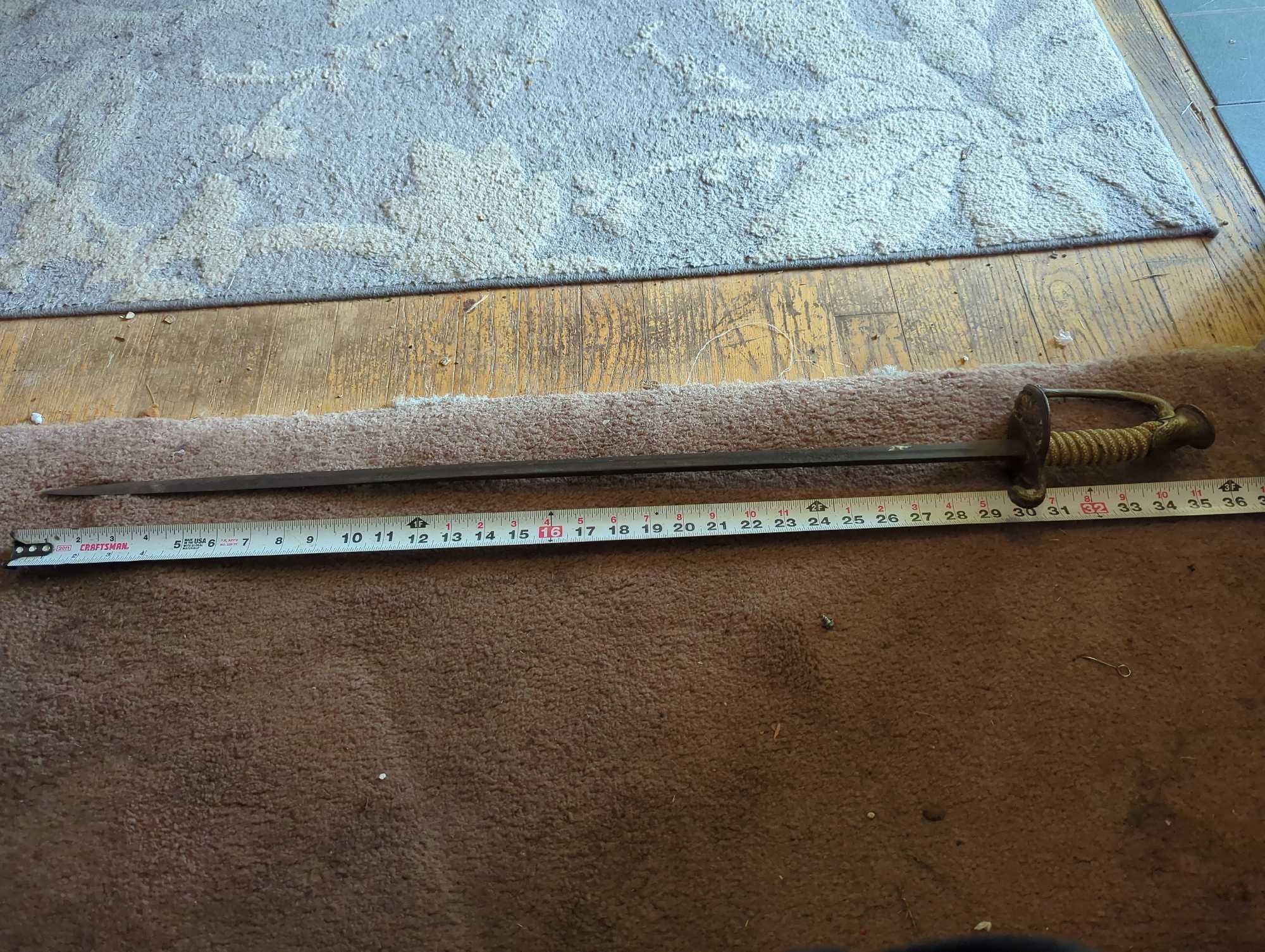 (LR)WWII USA U.S.N. OFFICER'S SABER, THE GRIP IS LOOSE, APPROX 35 1/4" TOTAL LENGTH 30 1/4" BLADE