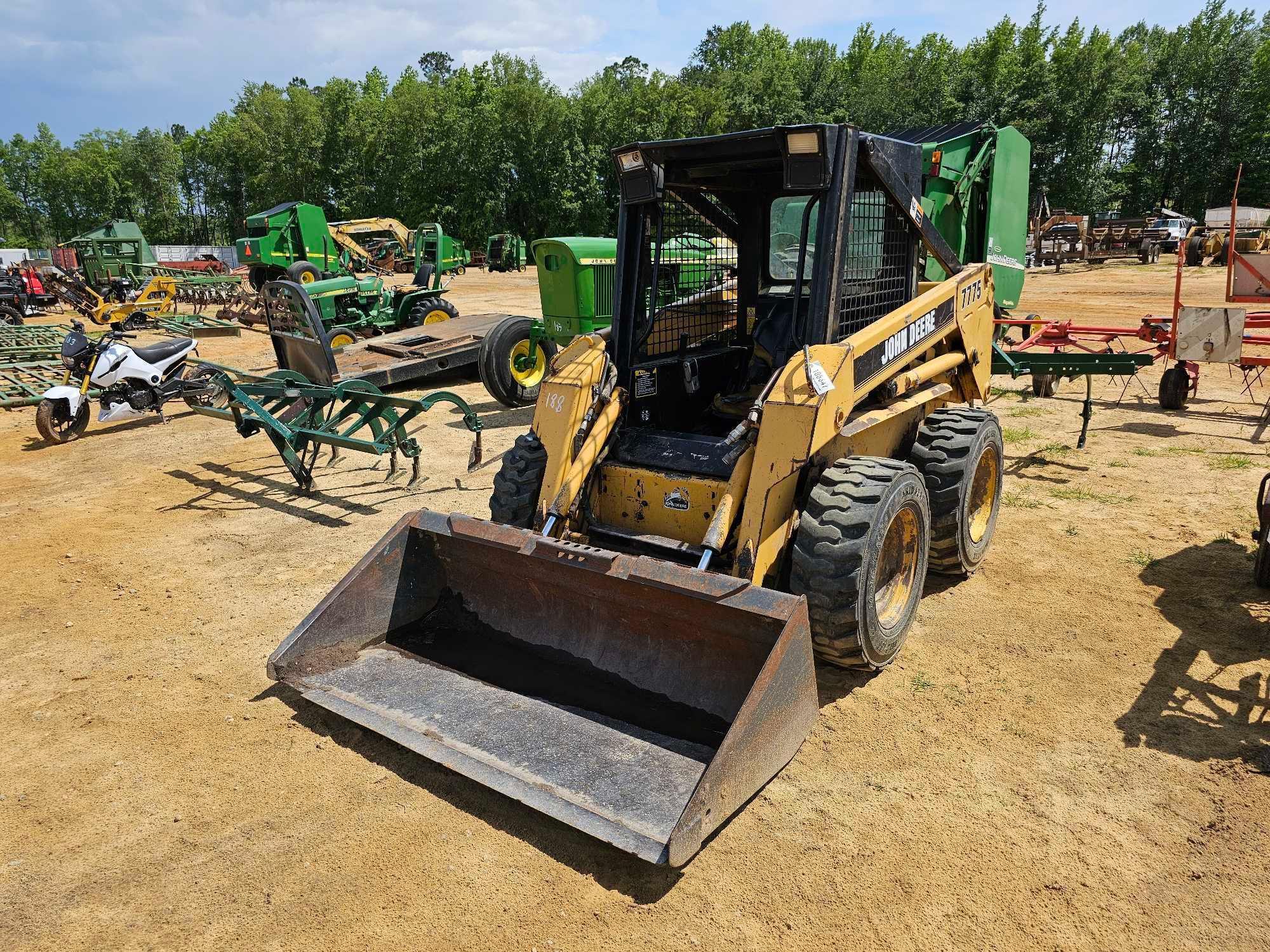 188 - JOHN DEERE 7775 SKID STEER