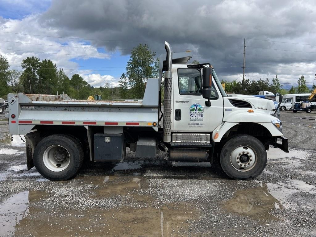 2009 International 7500 S/A Dump Truck