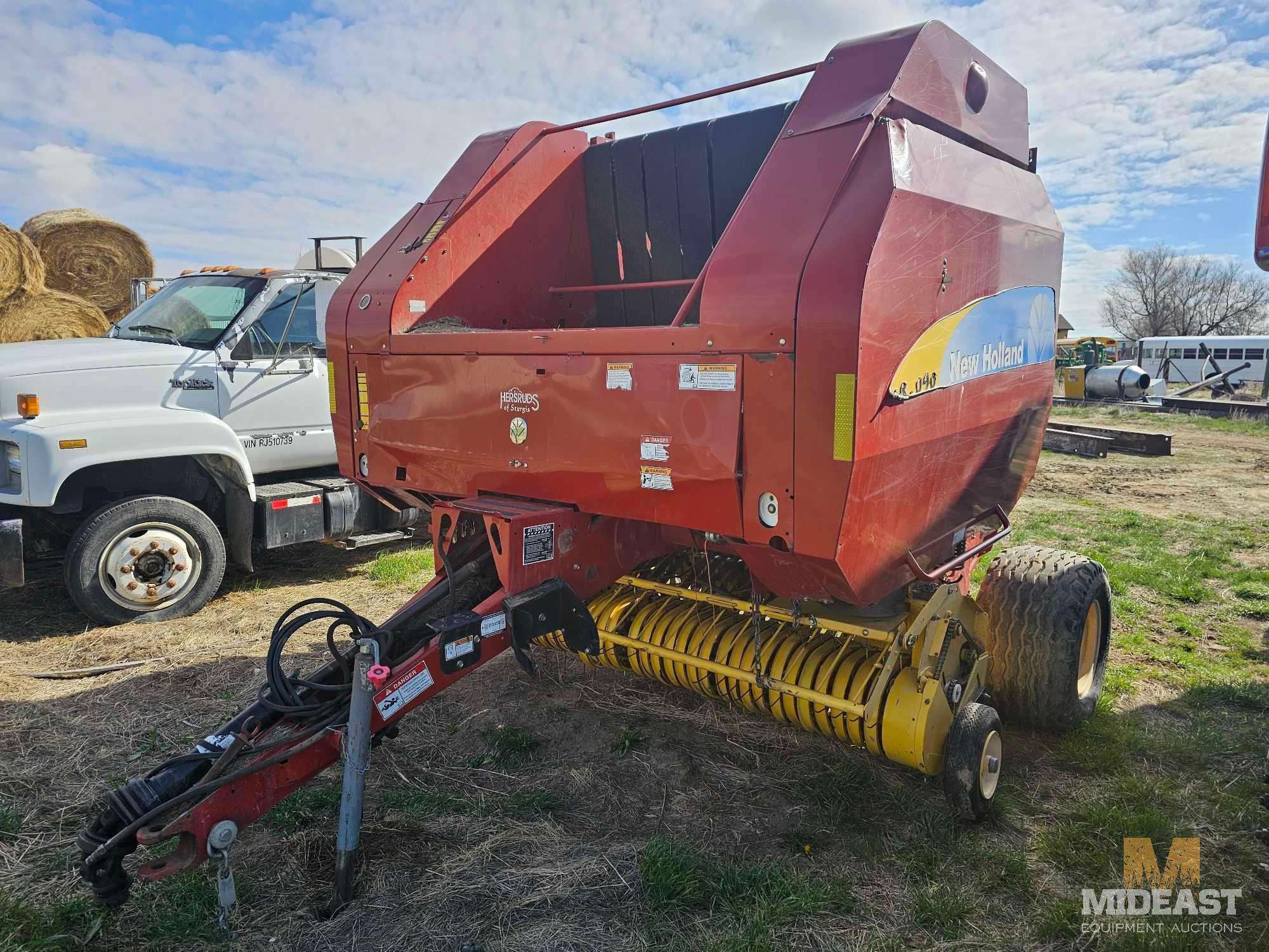 New Holland Bailer