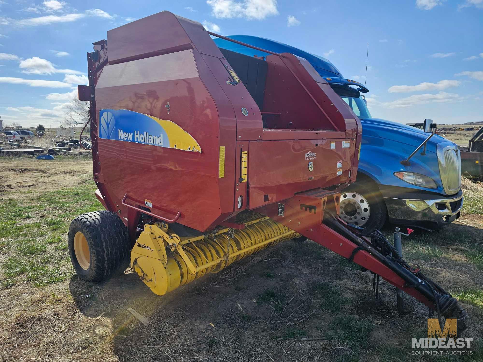 New Holland Bailer