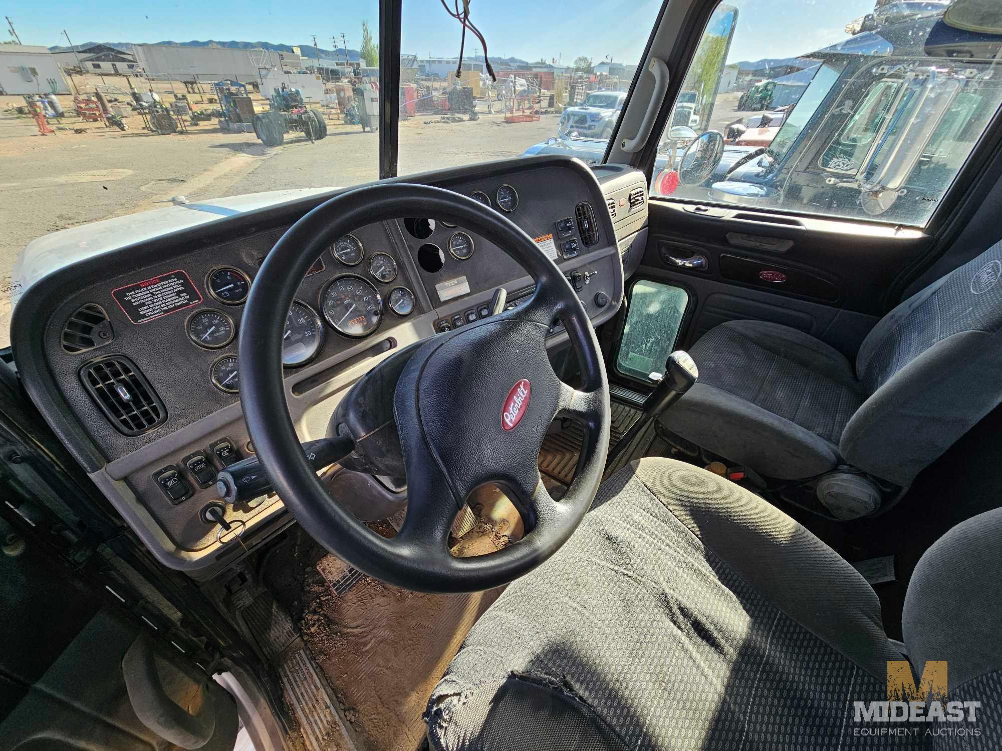 2012 Peterbilt 367 Day Cab