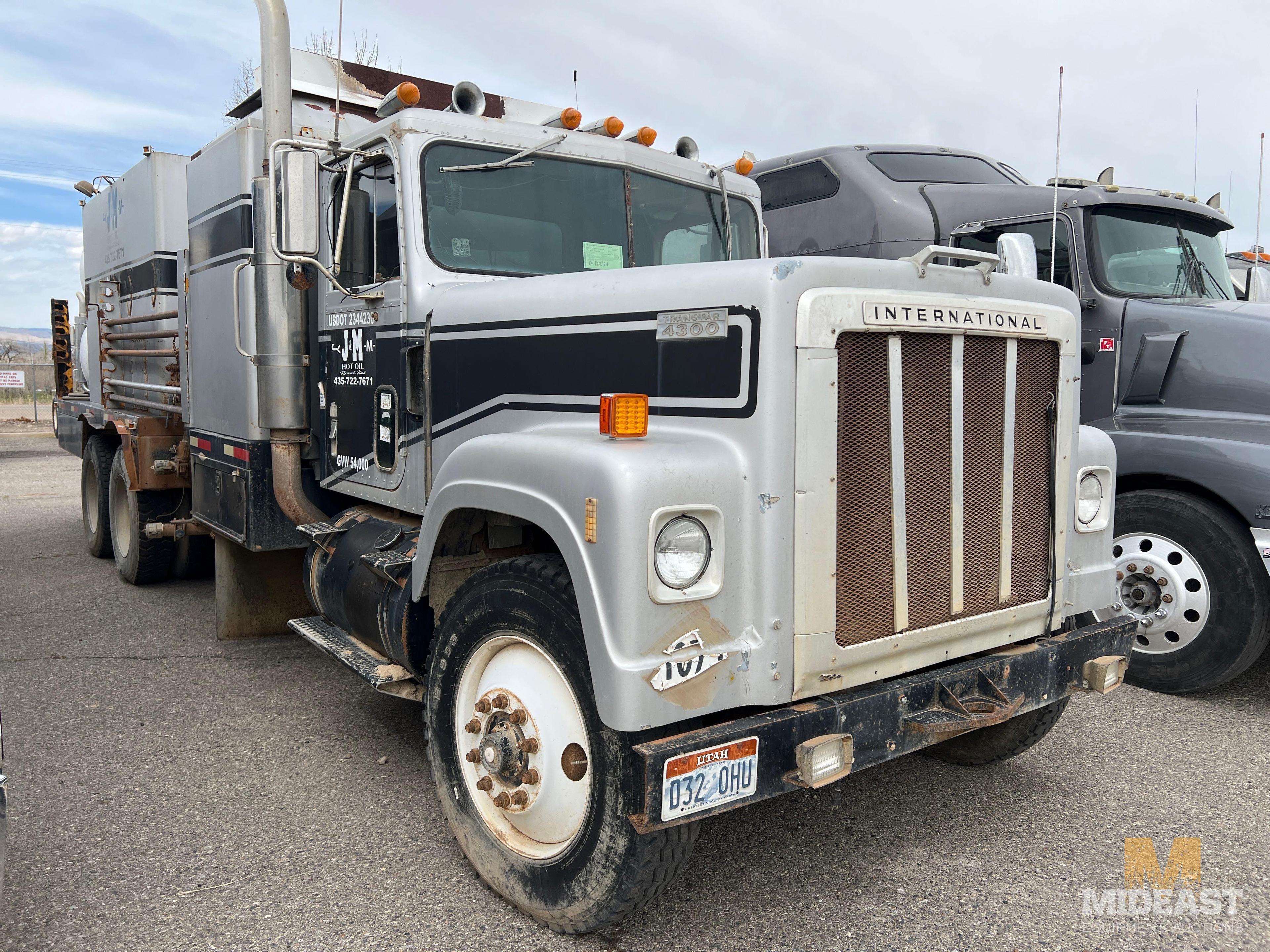 1982 International Transtart F4370 Hot Oil Truck