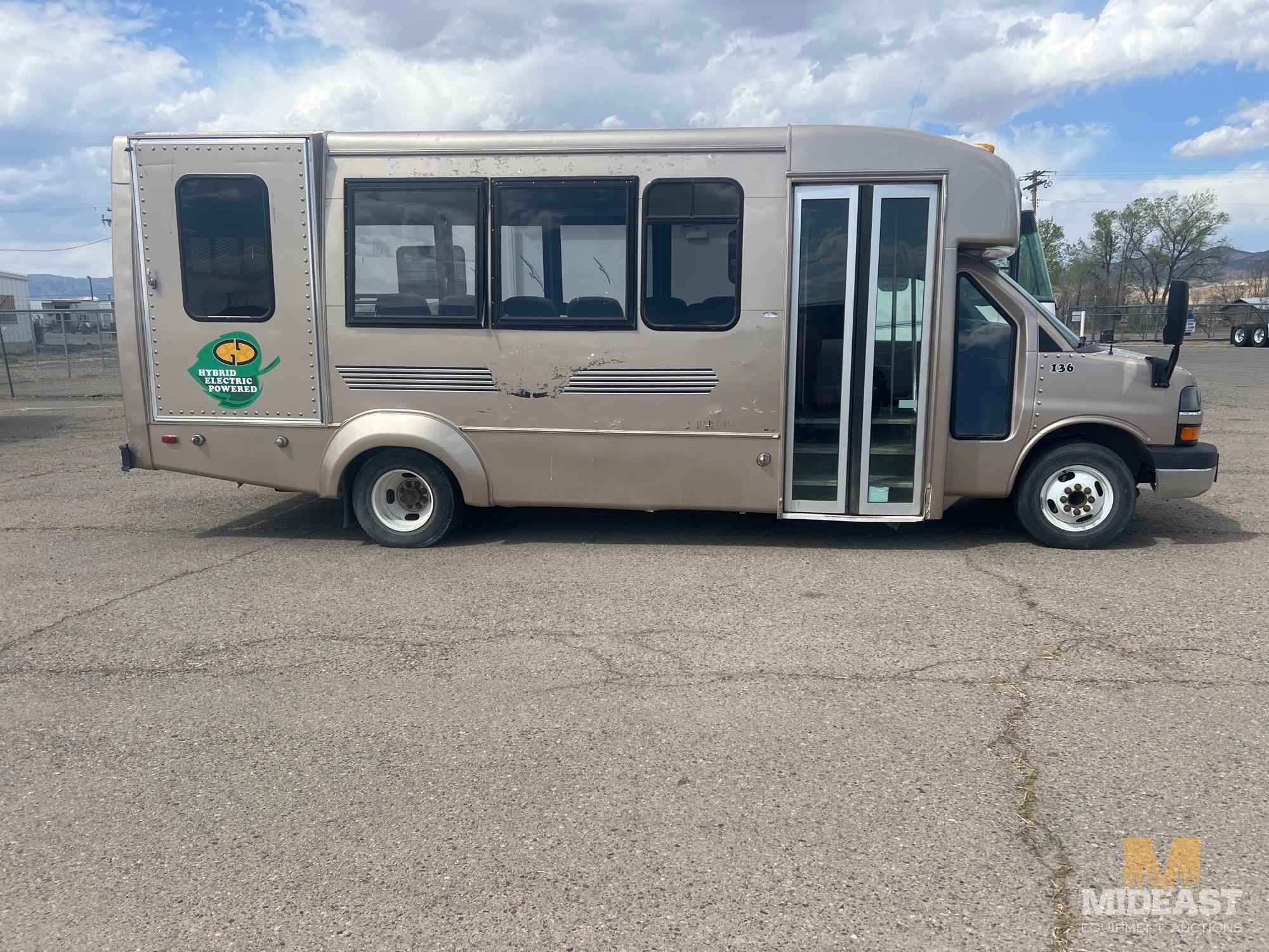 2015 Chevrolet Express G4 500 Bus