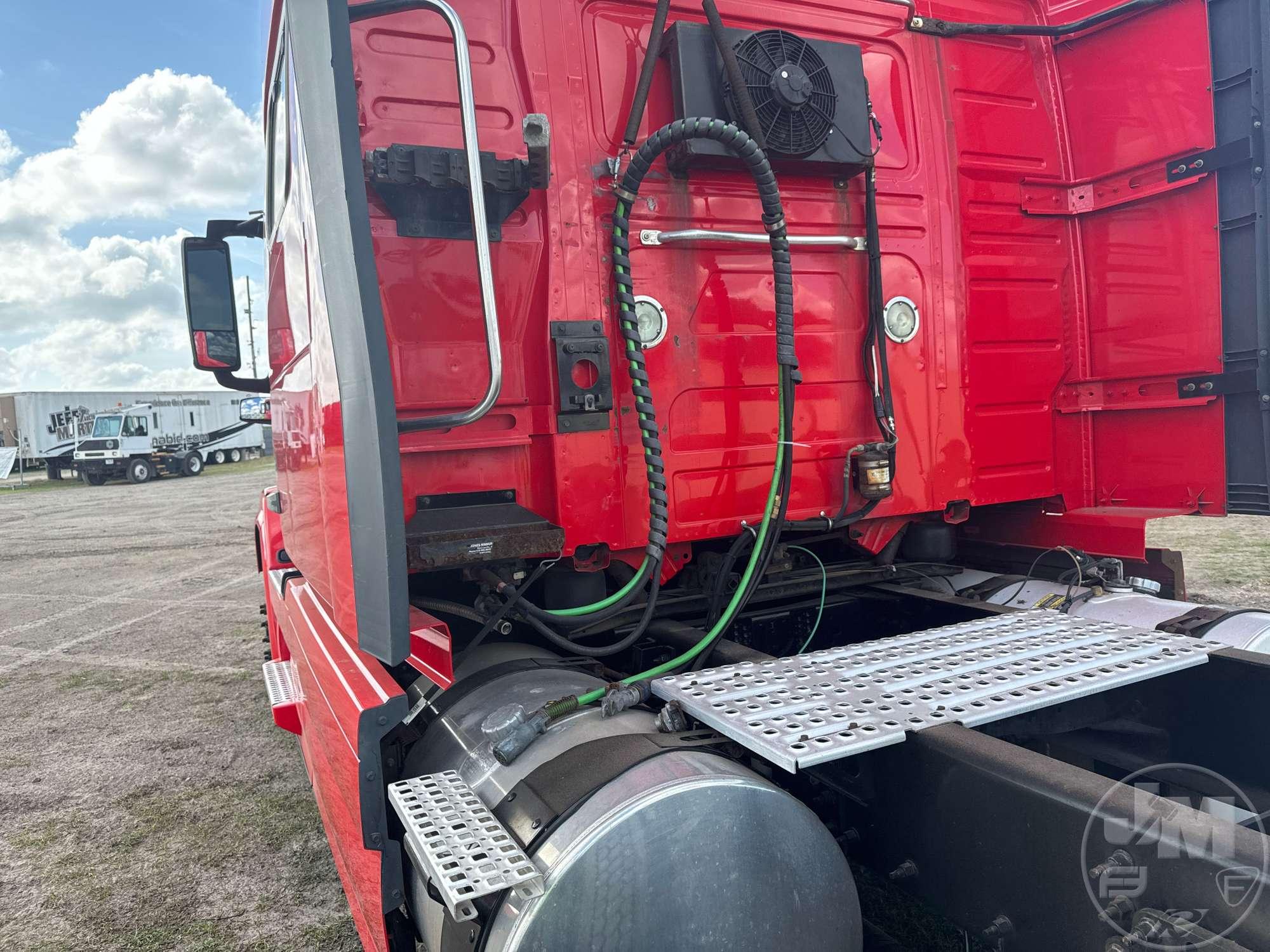 2017 VOLVO TRUCK VNL 780 TANDEM AXLE TRUCK TRACTOR VIN: 4V4NC9EH6HN976495