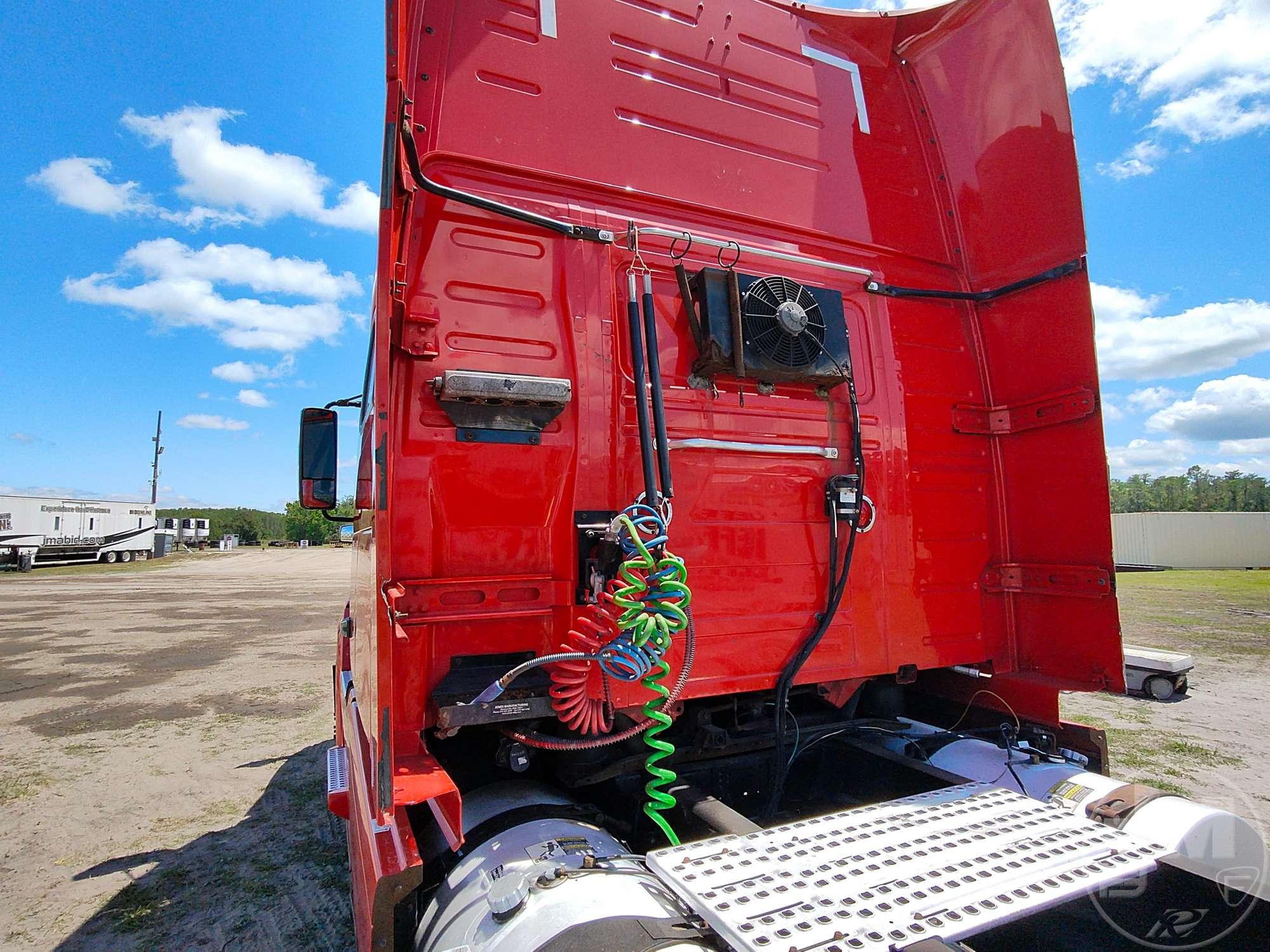 2017 VOLVO TRUCK VNL 780 TANDEM AXLE TRUCK TRACTOR VIN: 4V4NC9EH9HN976684