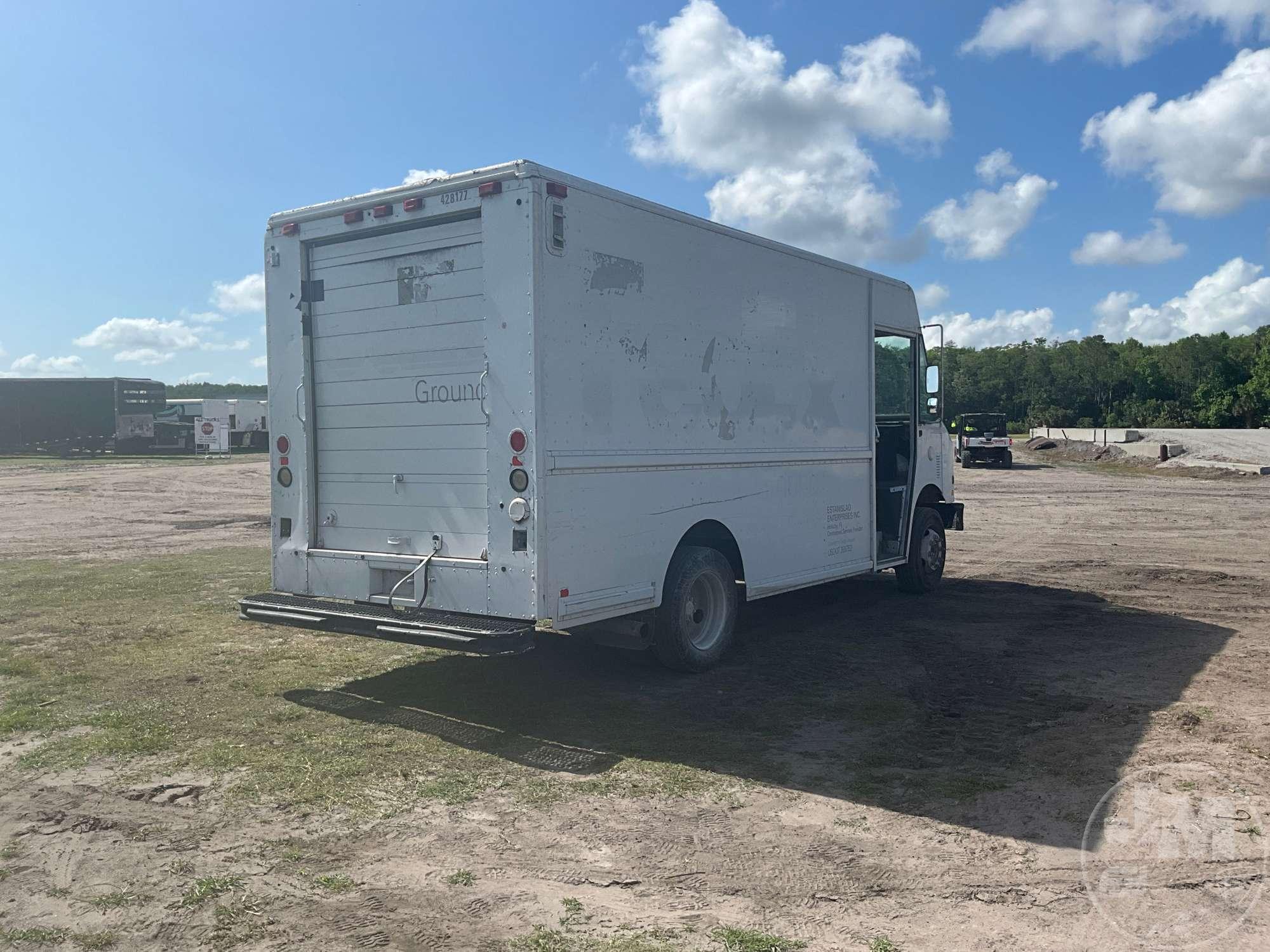 2000 FREIGHTLINER MT 45 CHASSIS SINGLE AXLE VAN TRUCK VIN: 4UZA4FA48YCF81687