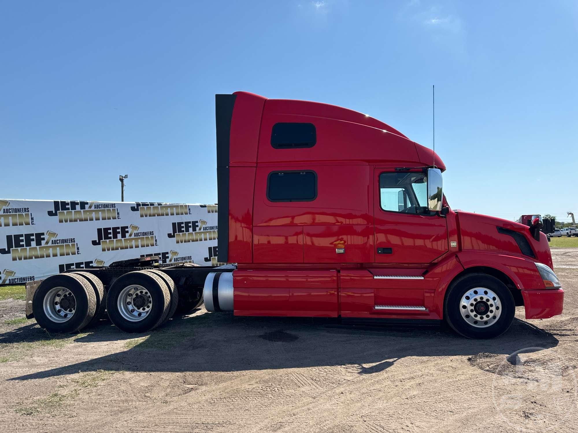 2017 VOLVO TRUCK VNL 780 TANDEM AXLE TRUCK TRACTOR VIN: 4V4NC9EH8HN976692