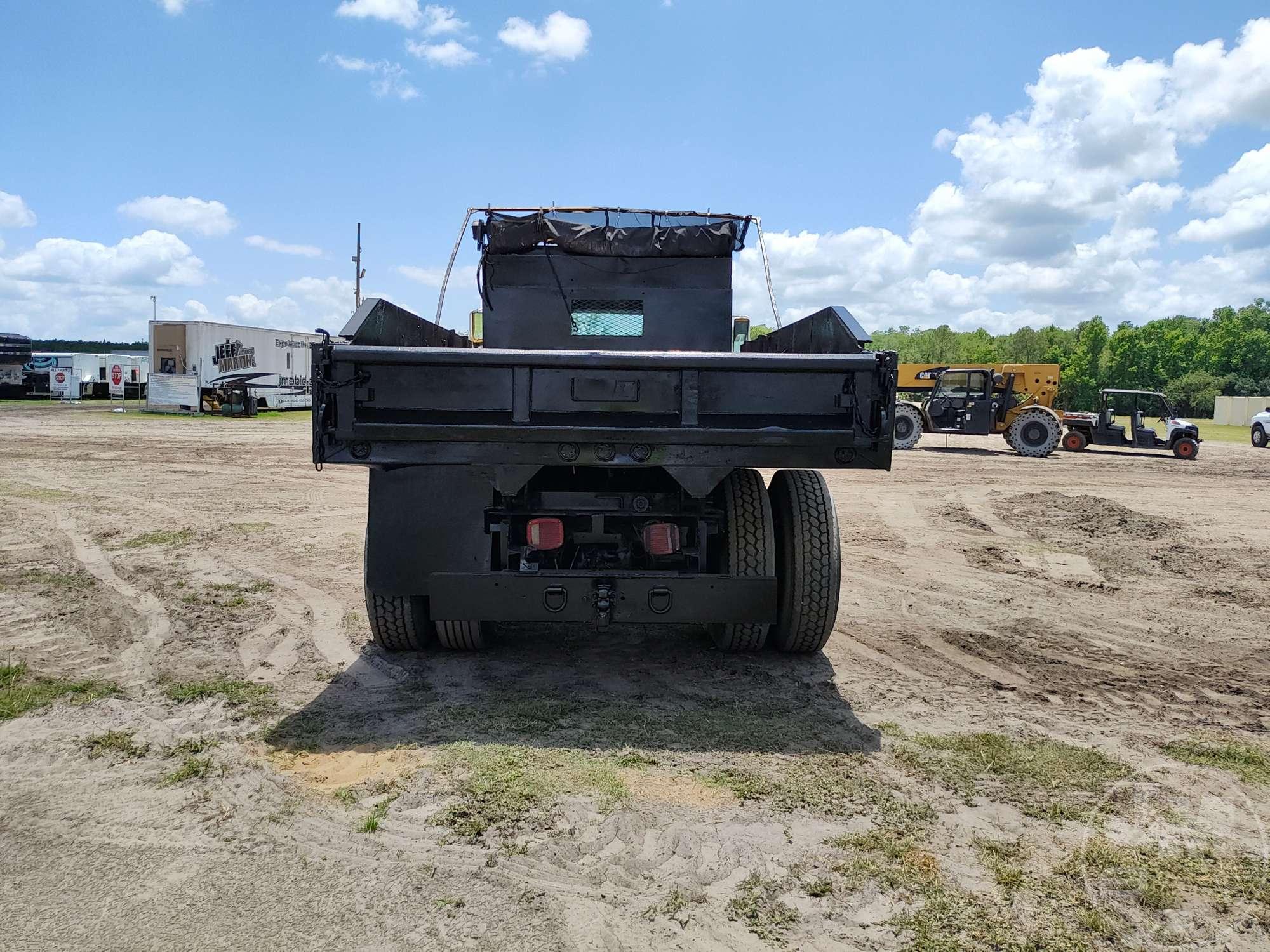 2001 INTERNATIONAL 4700 SINGLE AXLE DUMP TRUCK VIN: 1HTSCABN01H396886