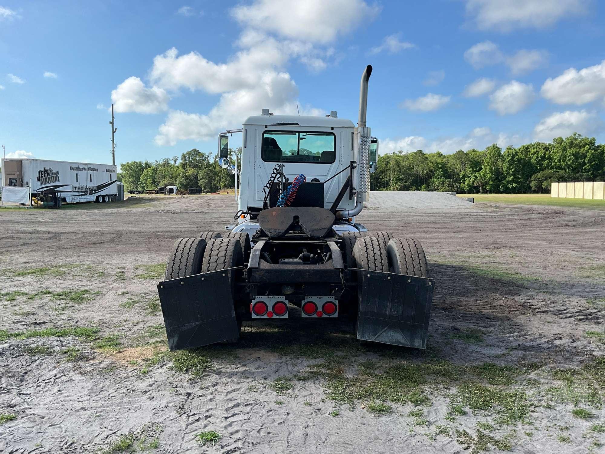 2006 MACK CHN613 TANDEM AXLE DAY CAB TRUCK TRACTOR VIN: 1M1AJ06Y66N004869