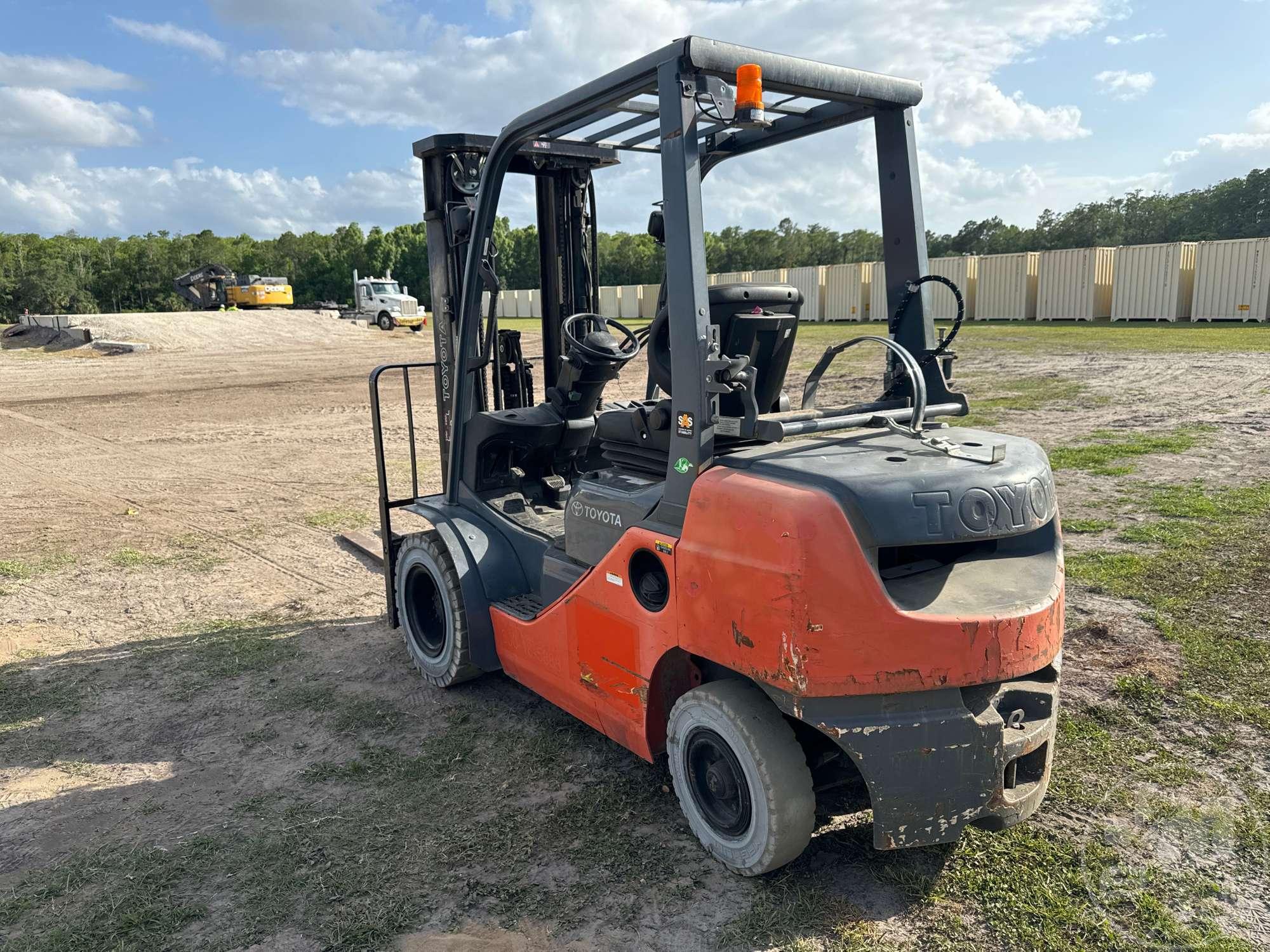 2017 TOYOTA 8FGU25 PNEUMATIC TIRE FORKLIFT SN: 82466