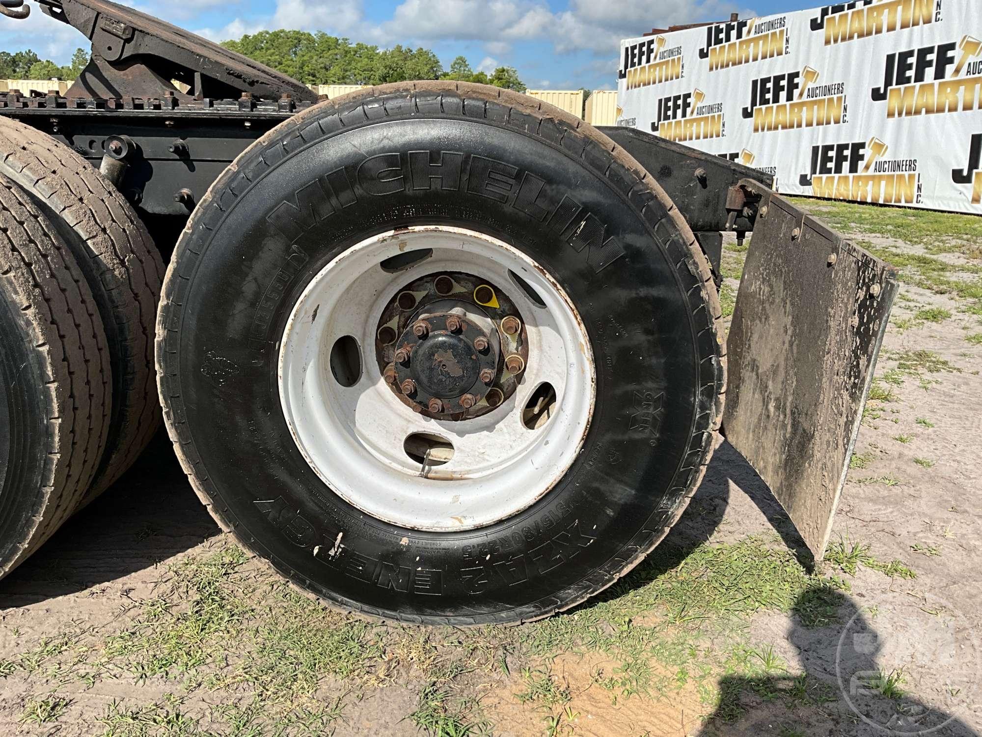 2006 MACK CHN613 TANDEM AXLE DAY CAB TRUCK TRACTOR VIN: 1M1AJ06Y66N004869