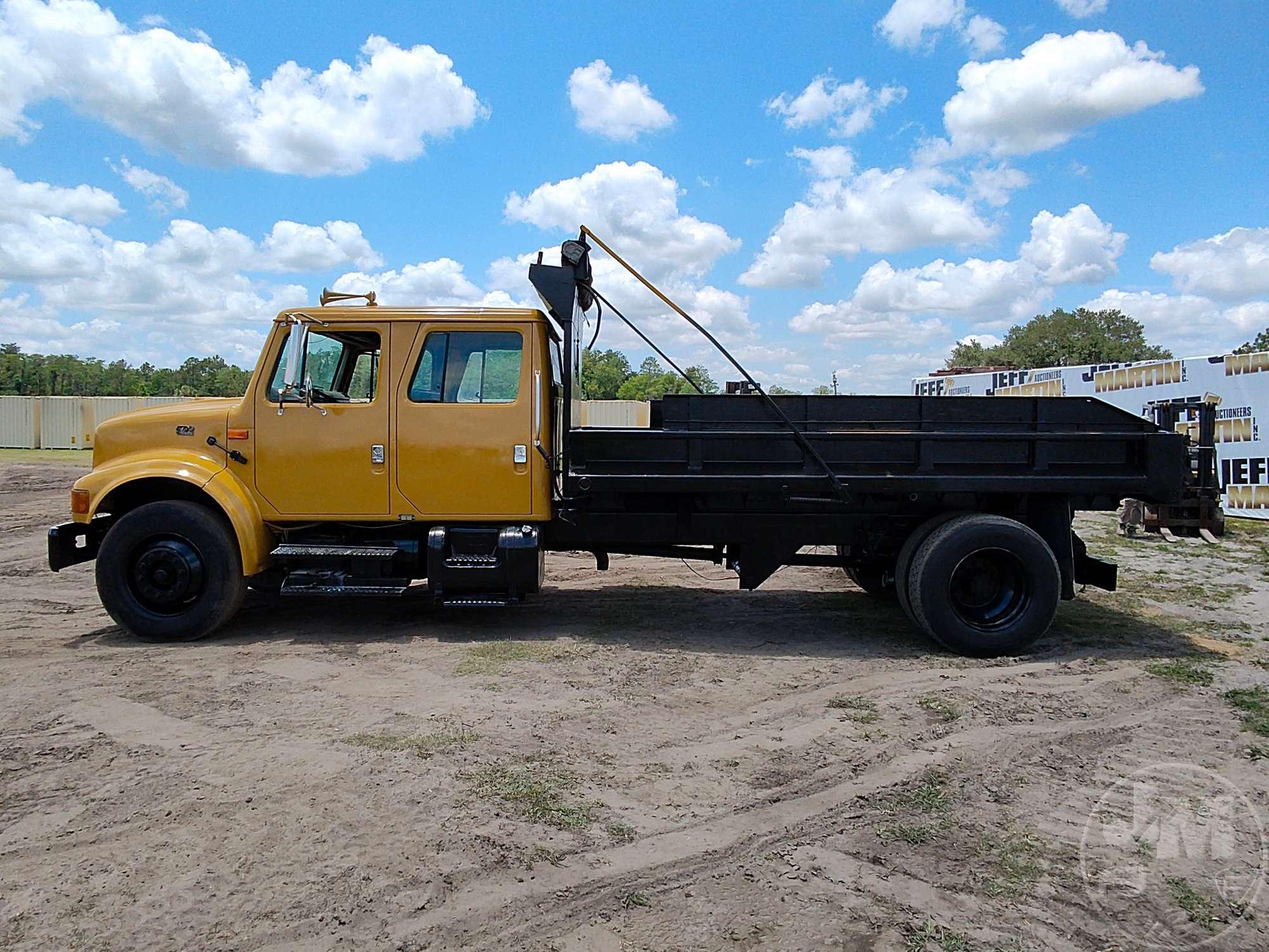 2001 INTERNATIONAL 4700 SINGLE AXLE DUMP TRUCK VIN: 1HTSCABN01H396886