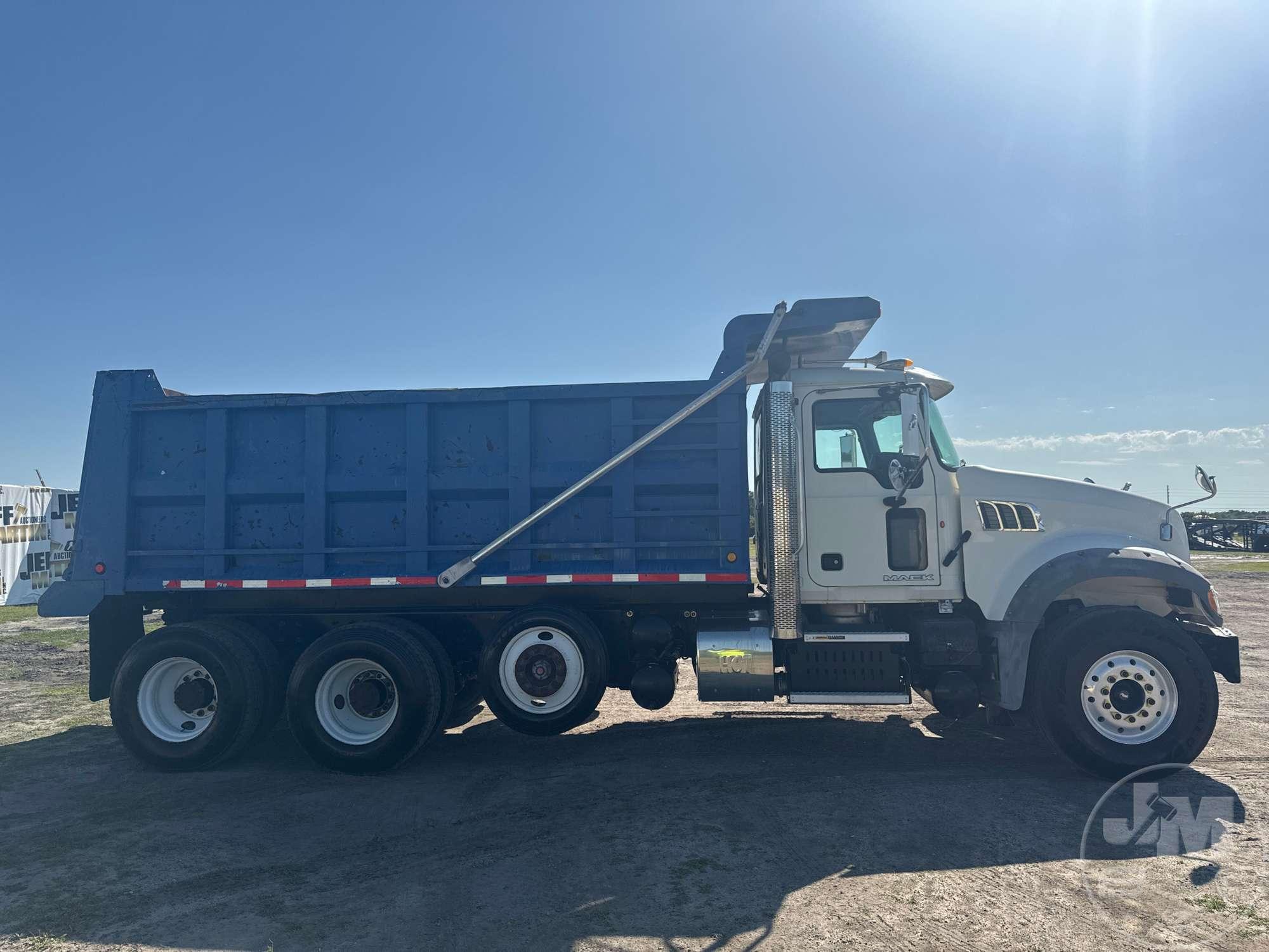 2013 MACK GU713 GRANITE TRI-AXLE DUMP TRUCK VIN: 1M2AX04C2DM017199