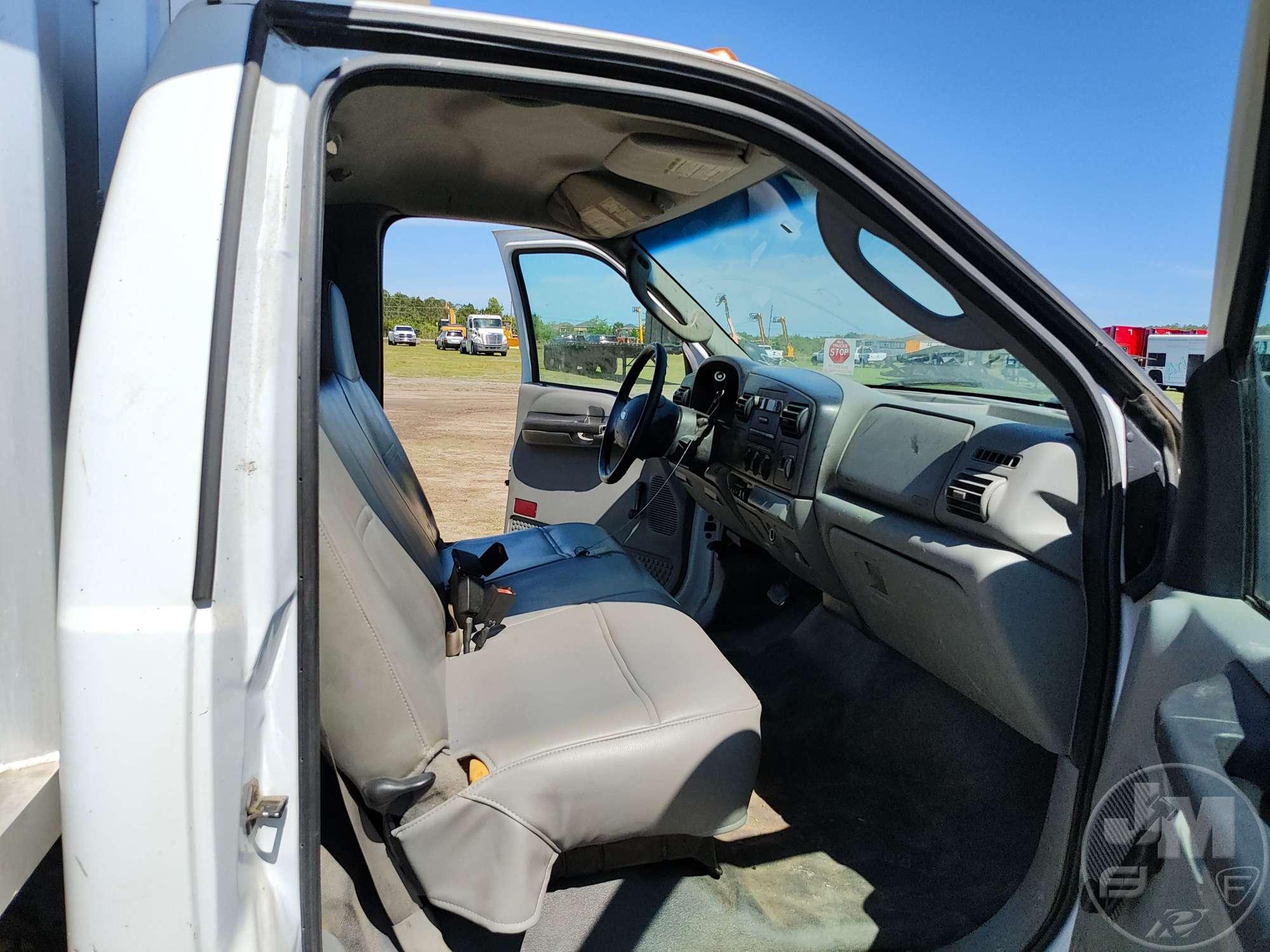 2007 FORD F-450 SINGLE AXLE DUMP TRUCK VIN: 1FDXF46P87EB35020