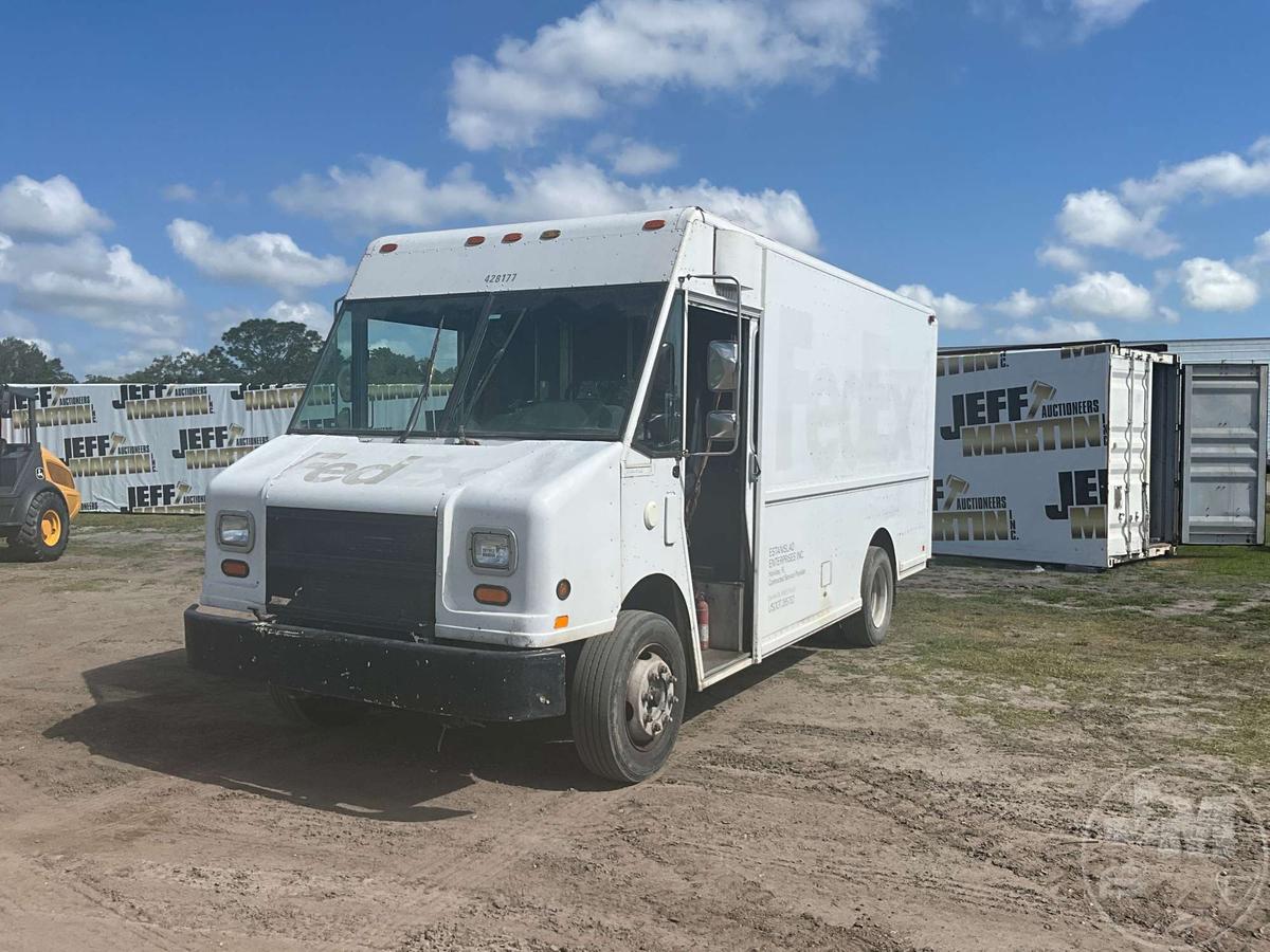 2000 FREIGHTLINER MT 45 CHASSIS SINGLE AXLE VAN TRUCK VIN: 4UZA4FA48YCF81687