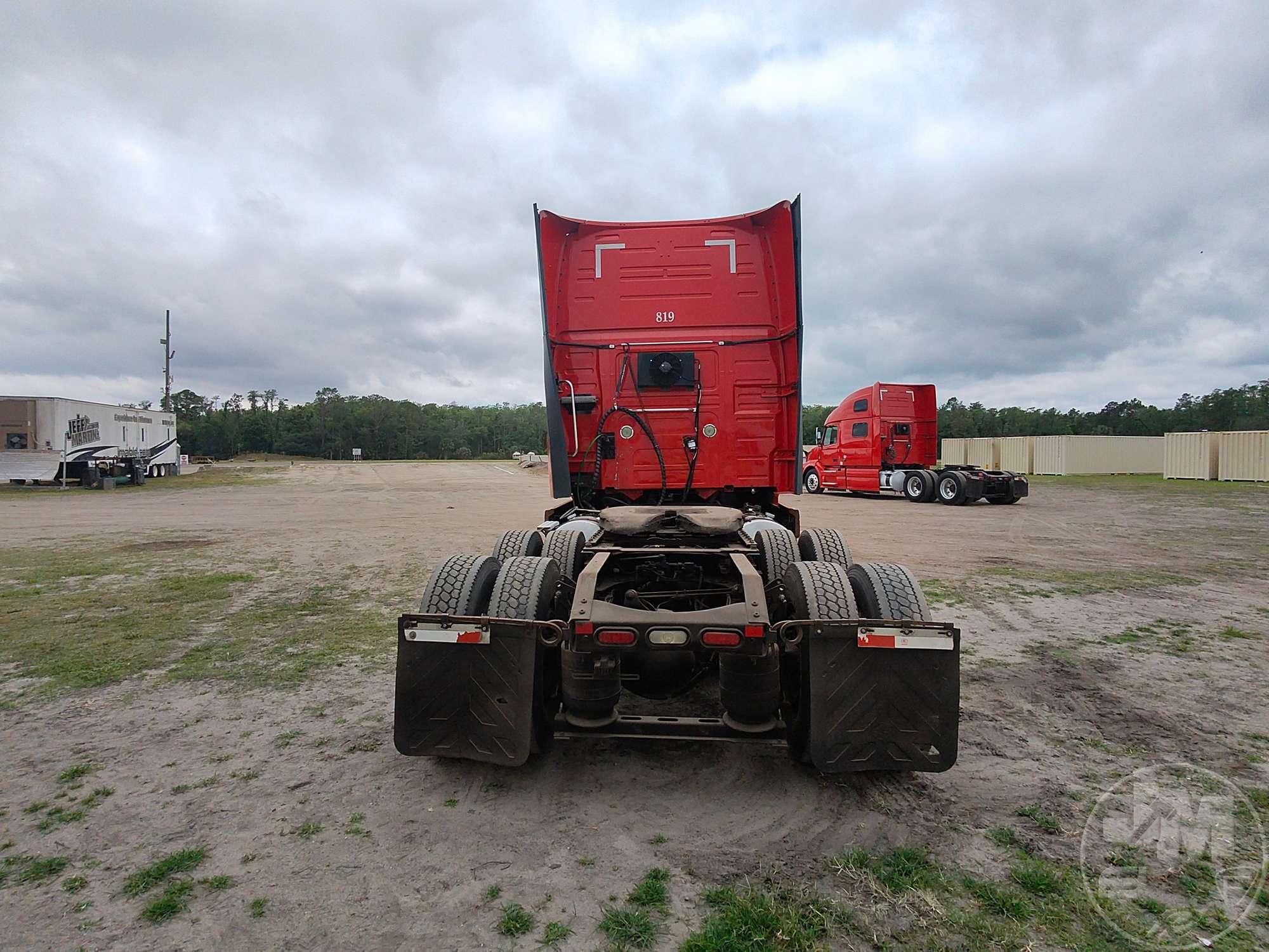 2017 VOLVO TRUCK VNL 780 TANDEM AXLE TRUCK TRACTOR VIN: 4V4NC9EH5HN976519