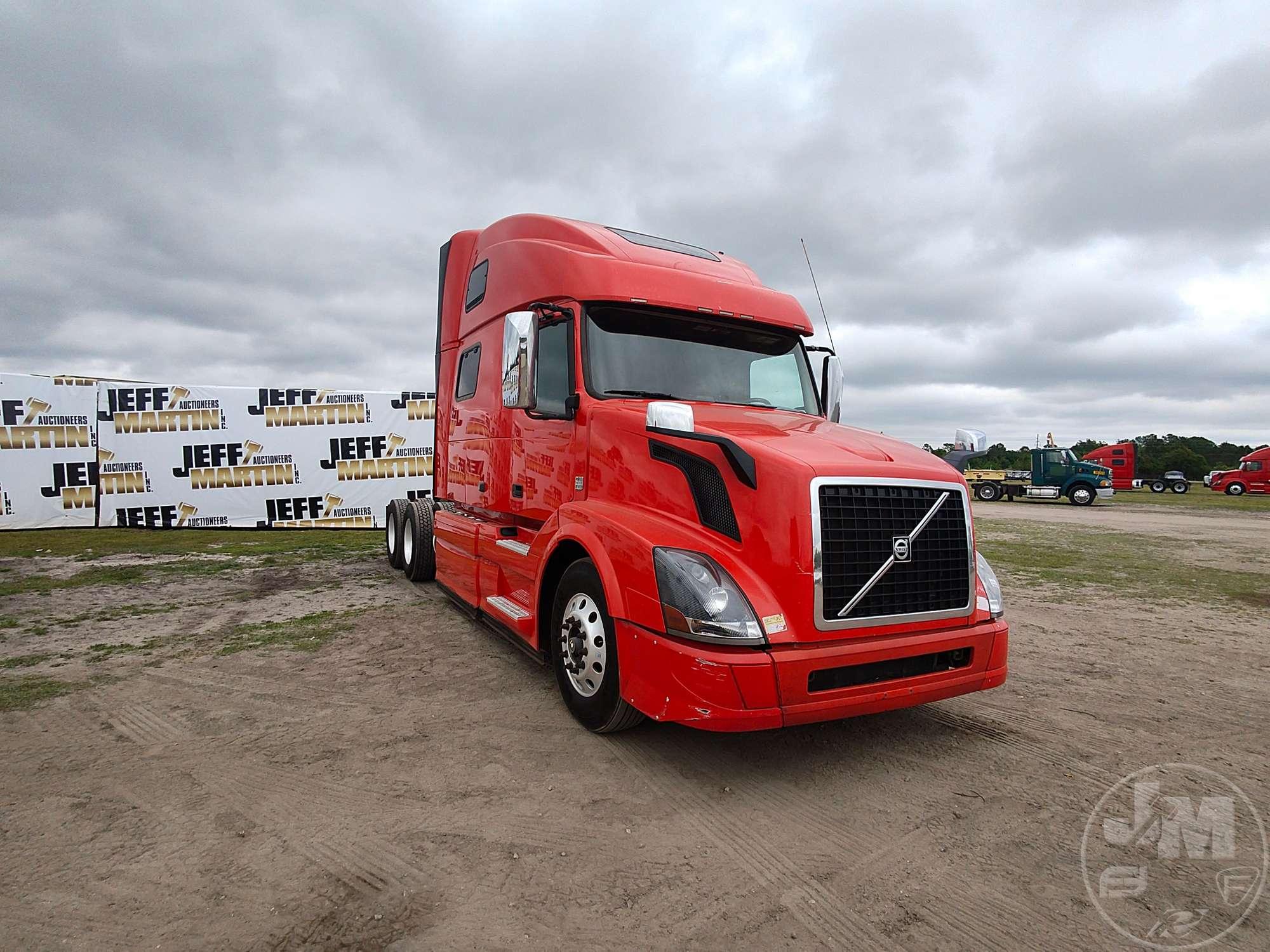 2017 VOLVO TRUCK VNL 780 TANDEM AXLE TRUCK TRACTOR VIN: 4V4NC9EH5HN976519