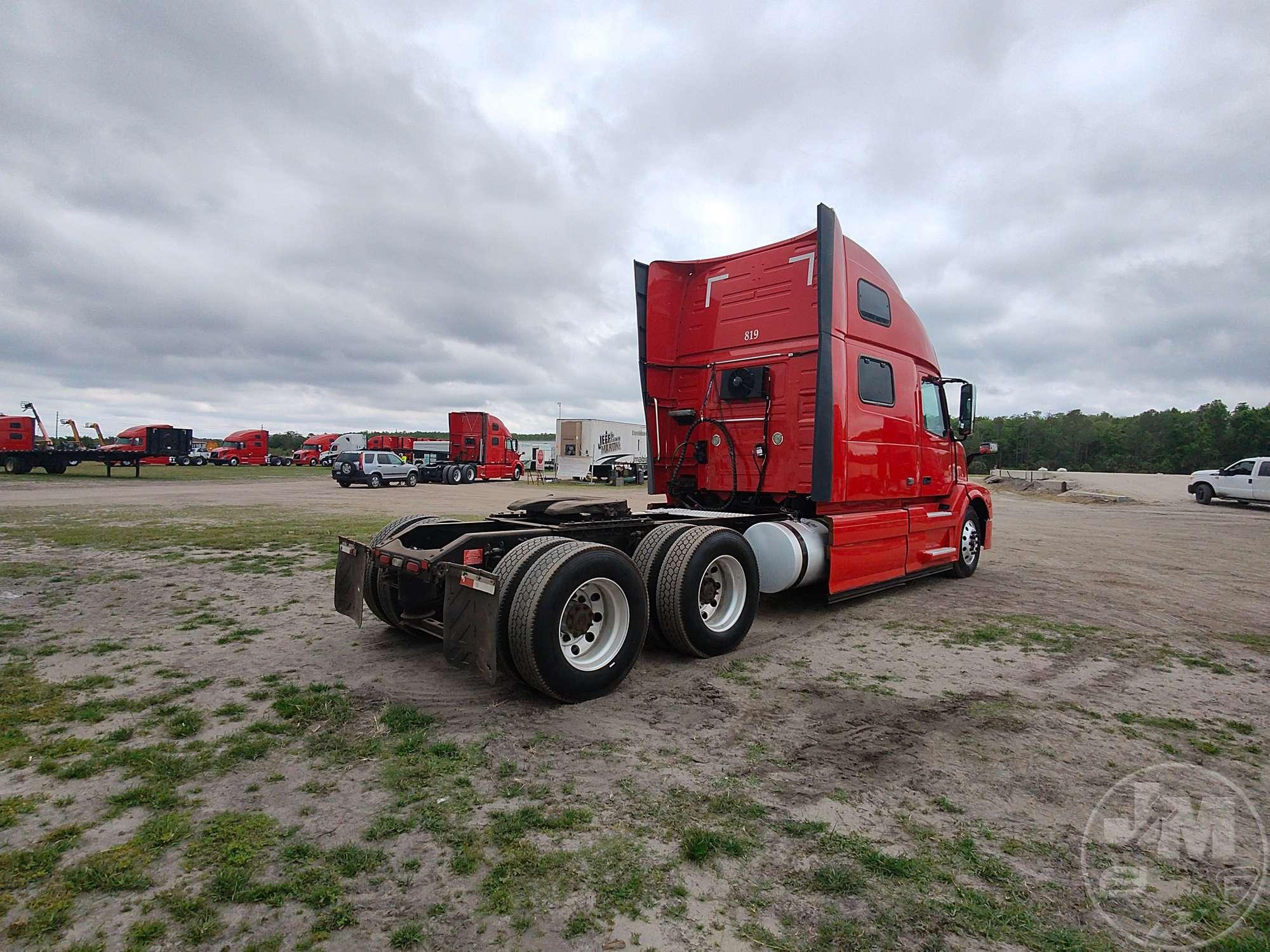 2017 VOLVO TRUCK VNL 780 TANDEM AXLE TRUCK TRACTOR VIN: 4V4NC9EH5HN976519