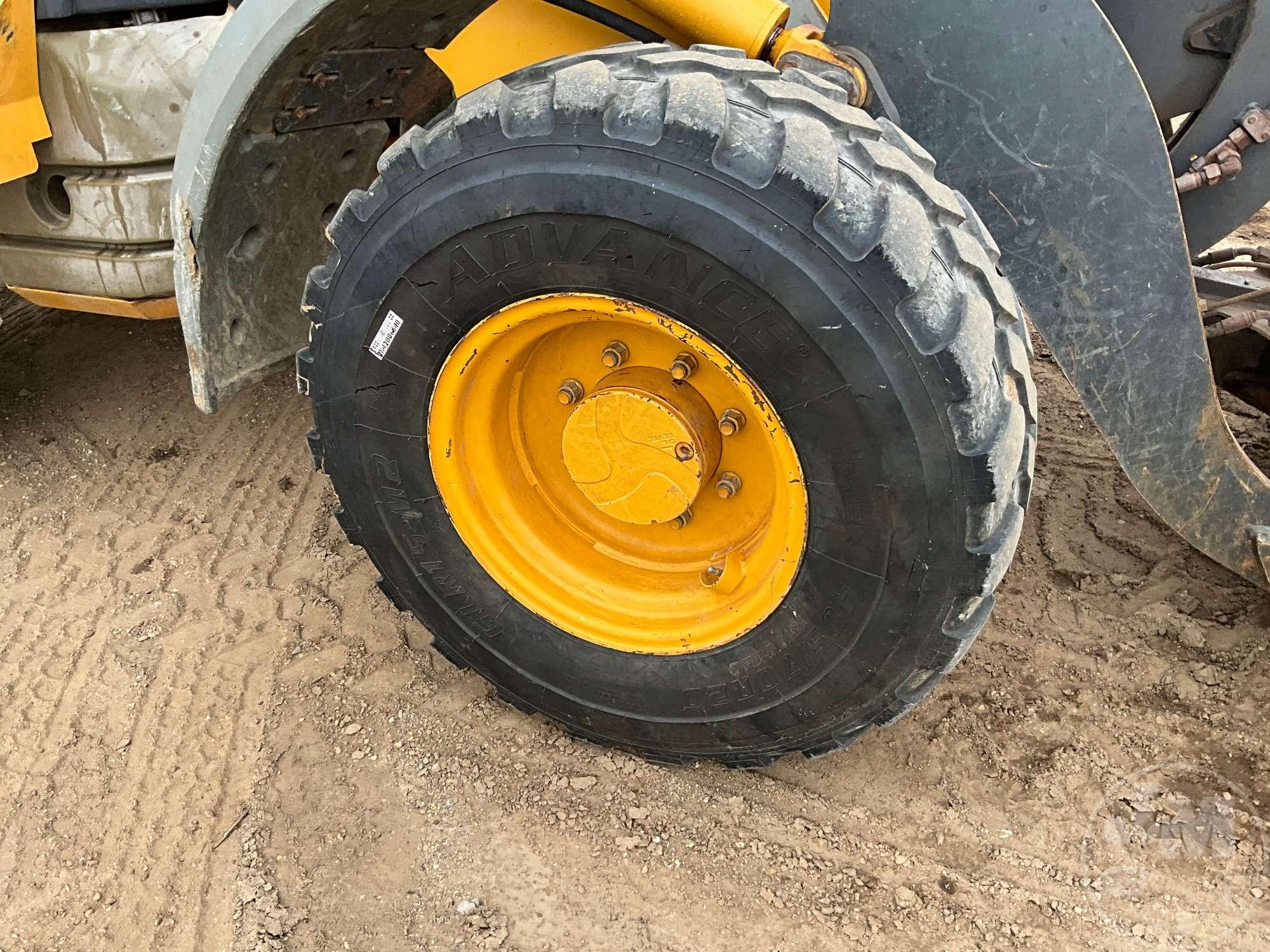 DEERE 324J WHEEL LOADER SN: 114024TXAZB032428