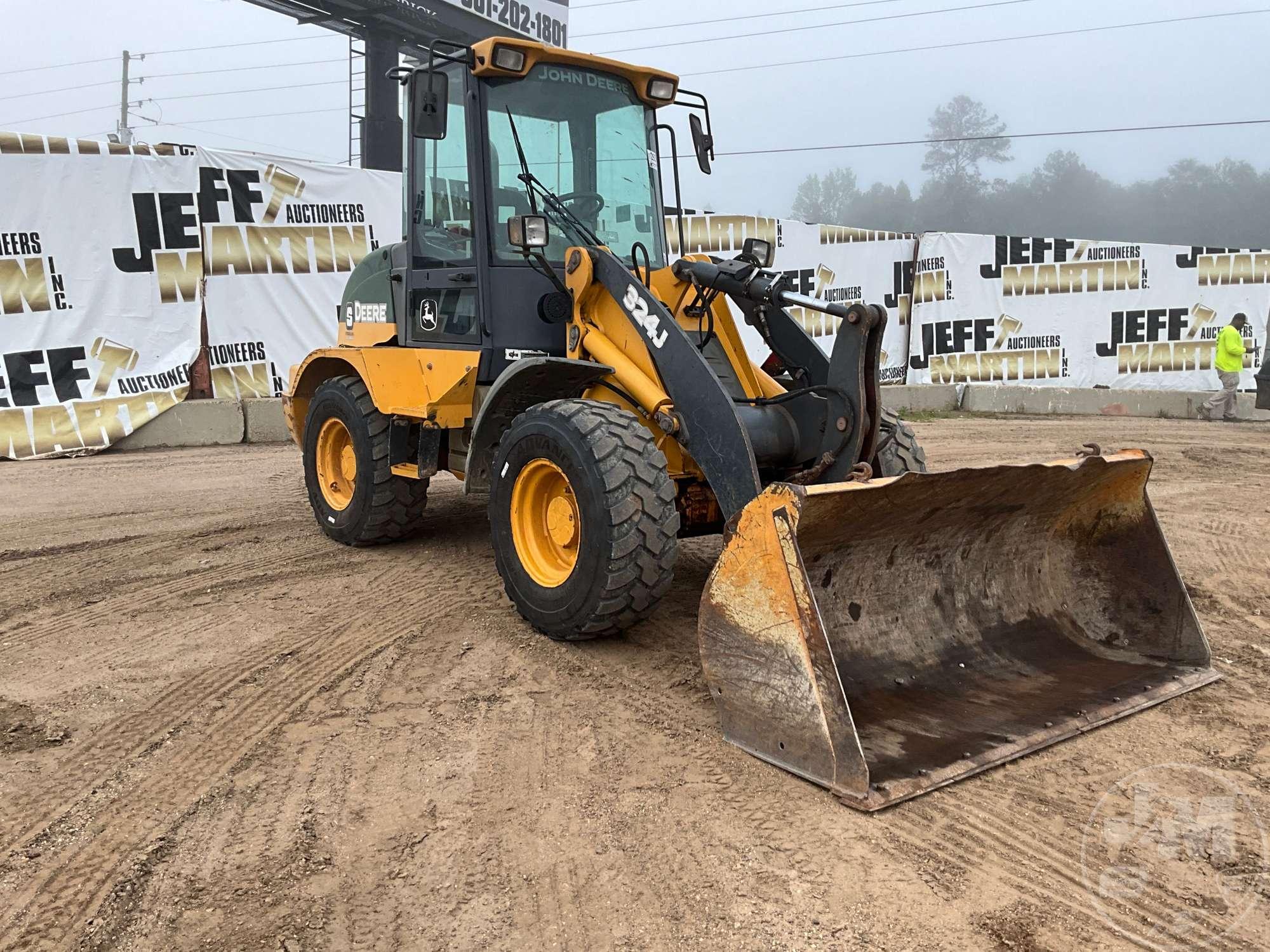 DEERE 324J WHEEL LOADER SN: 114024TXAZB032428