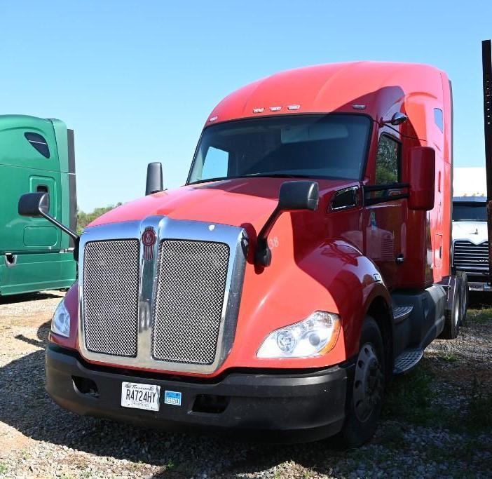 2016 Kenworth T680 Semi Truck