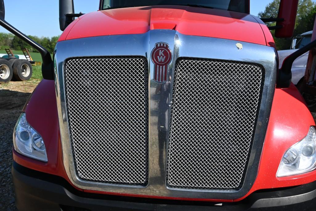 2016 Kenworth T680 Semi Truck