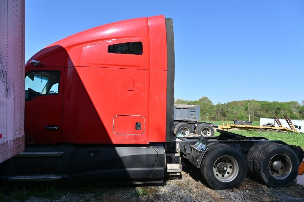 2016 Kenworth T680 Semi Truck