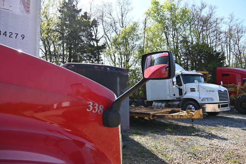 2016 Kenworth T680 Semi Truck