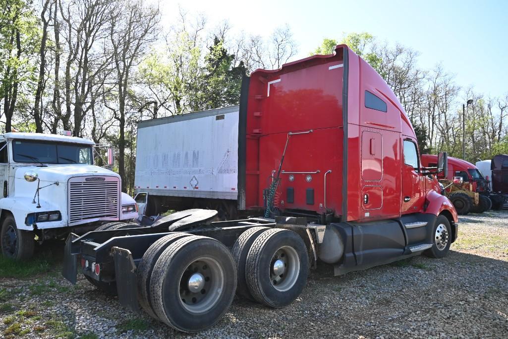 2016 Kenworth T680 Semi Truck