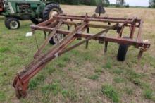 IH 11' chisel plow, 11 shank