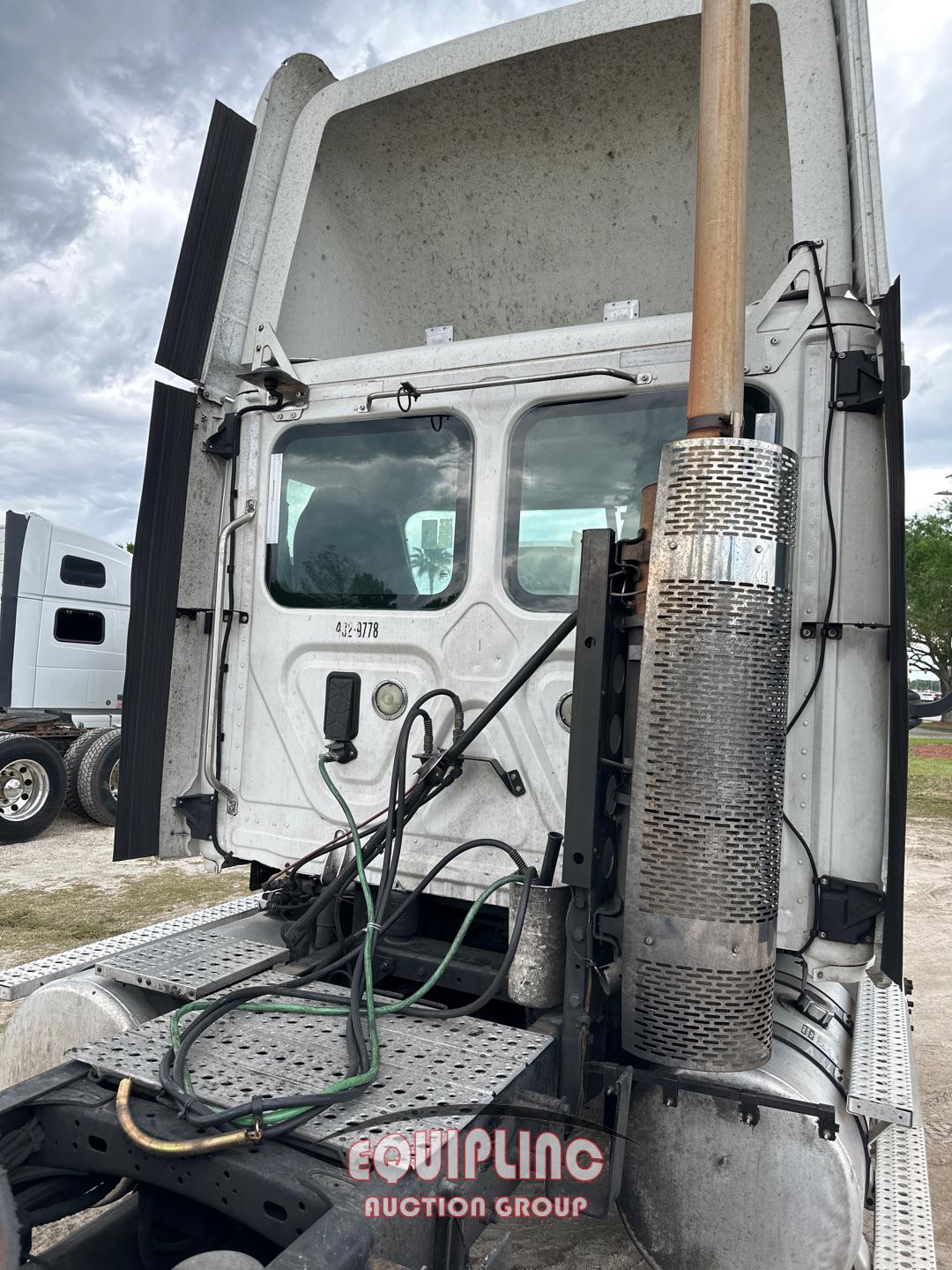 2010 FREIGHTLINER CASCADIA DAY CAB