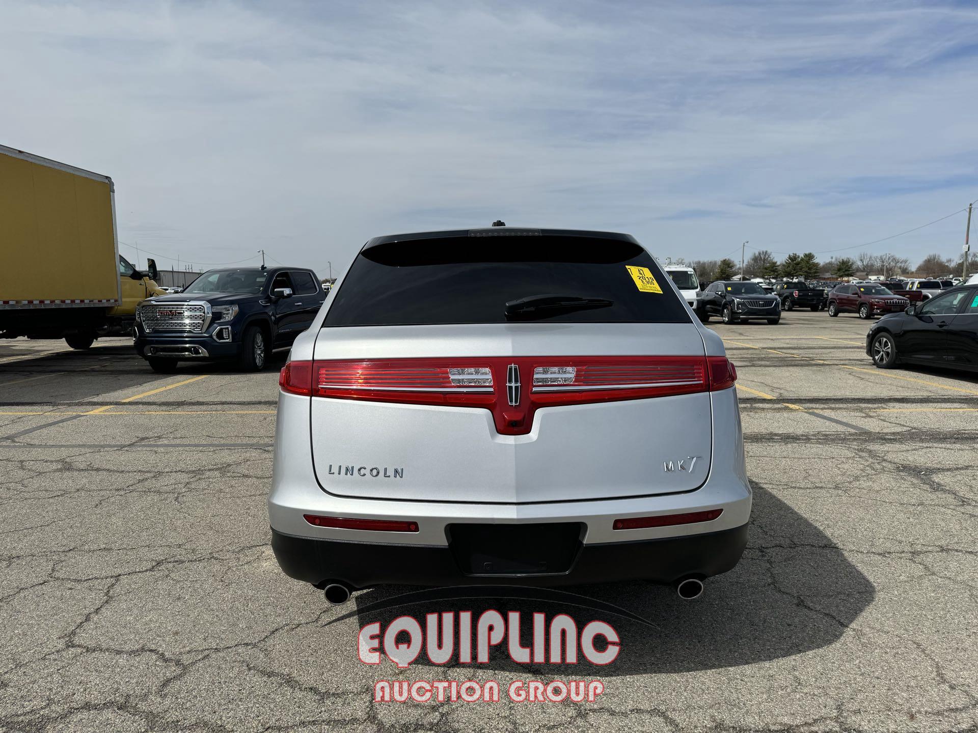 2019 LINCOLN 120-inch MKT LIMOUSINE