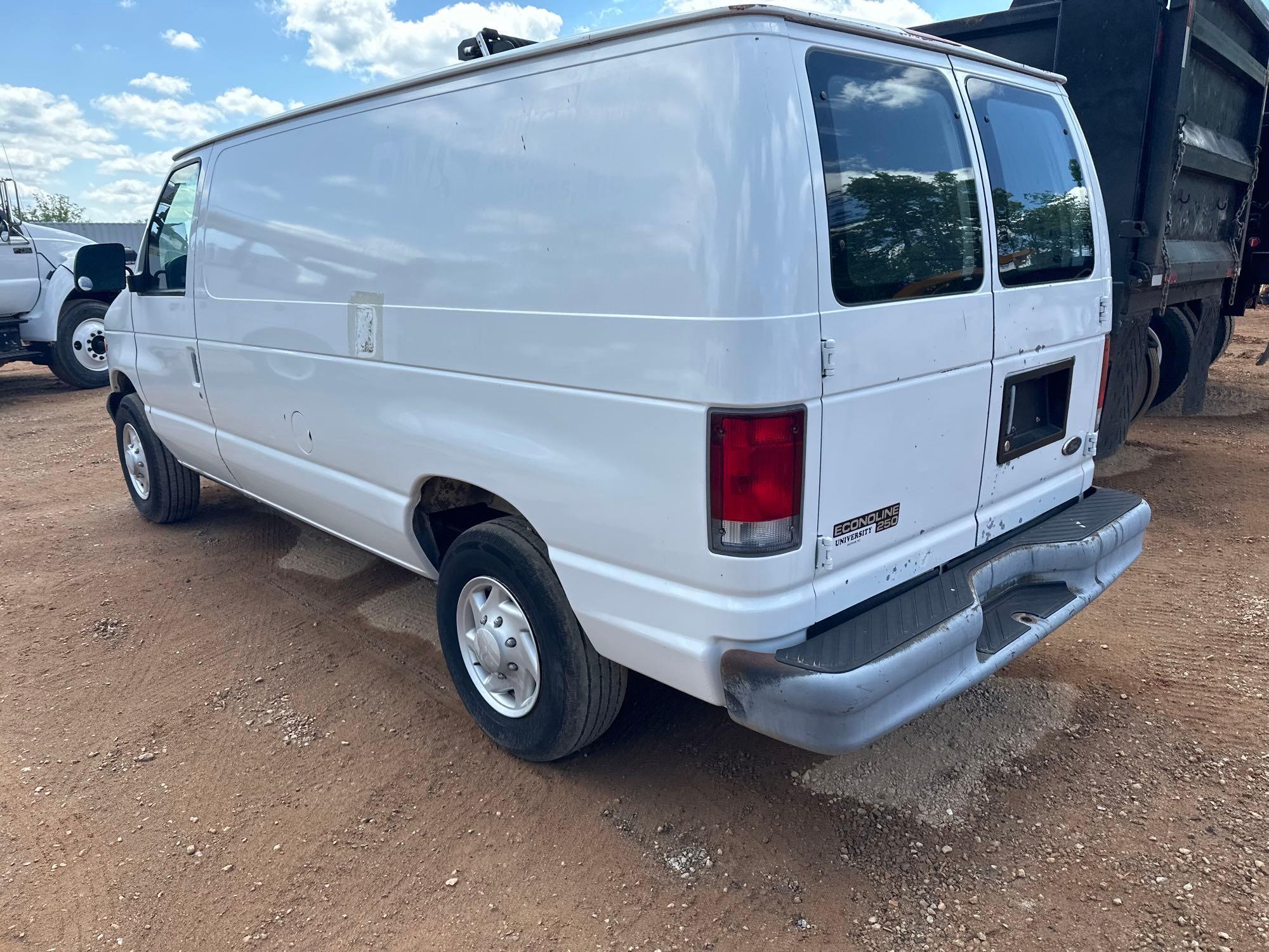 1998 FORD E-250 CARGO VAN