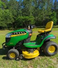 John Deere D130 riding mower