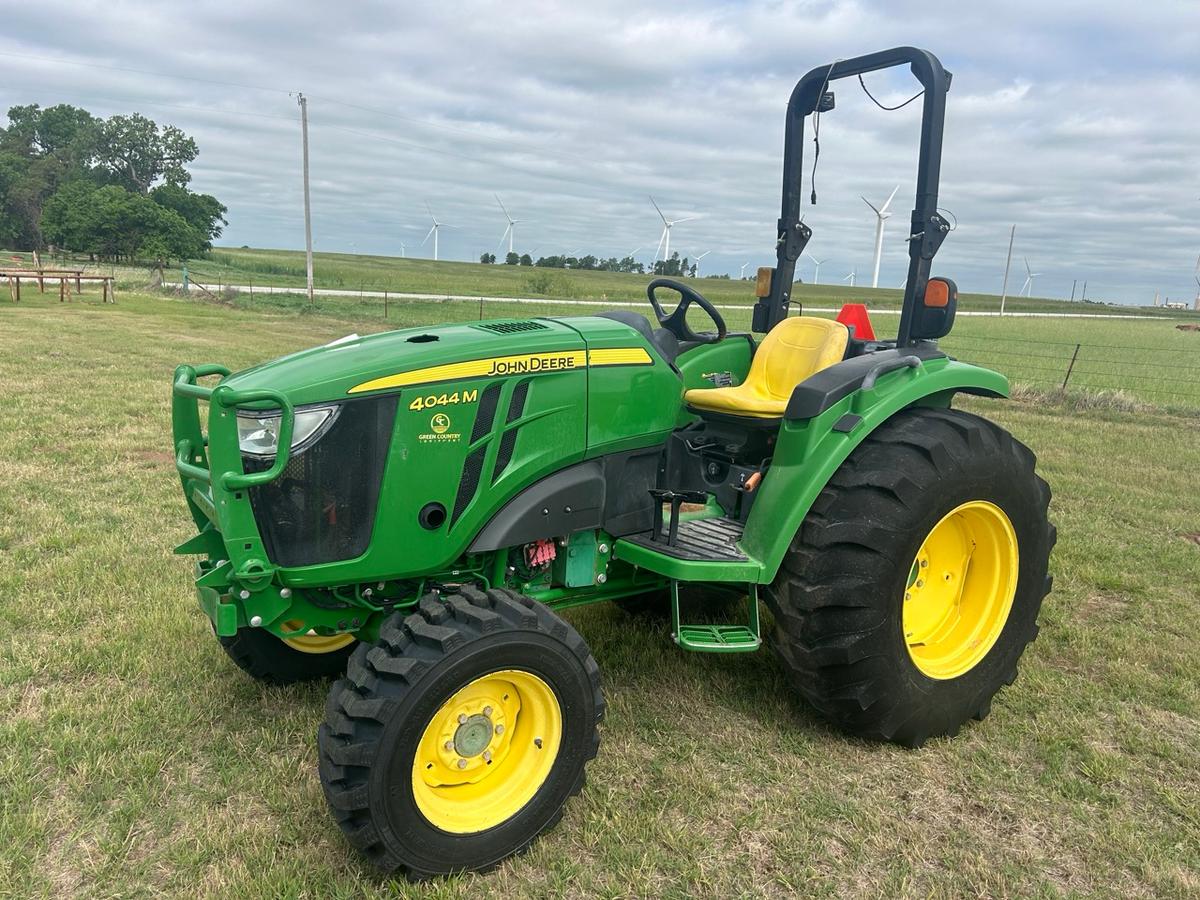 John Deere 4044M