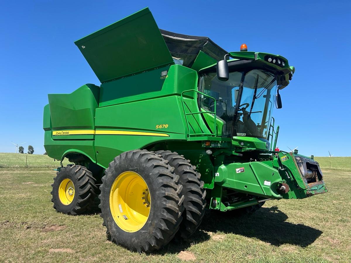 2016 John Deere S670