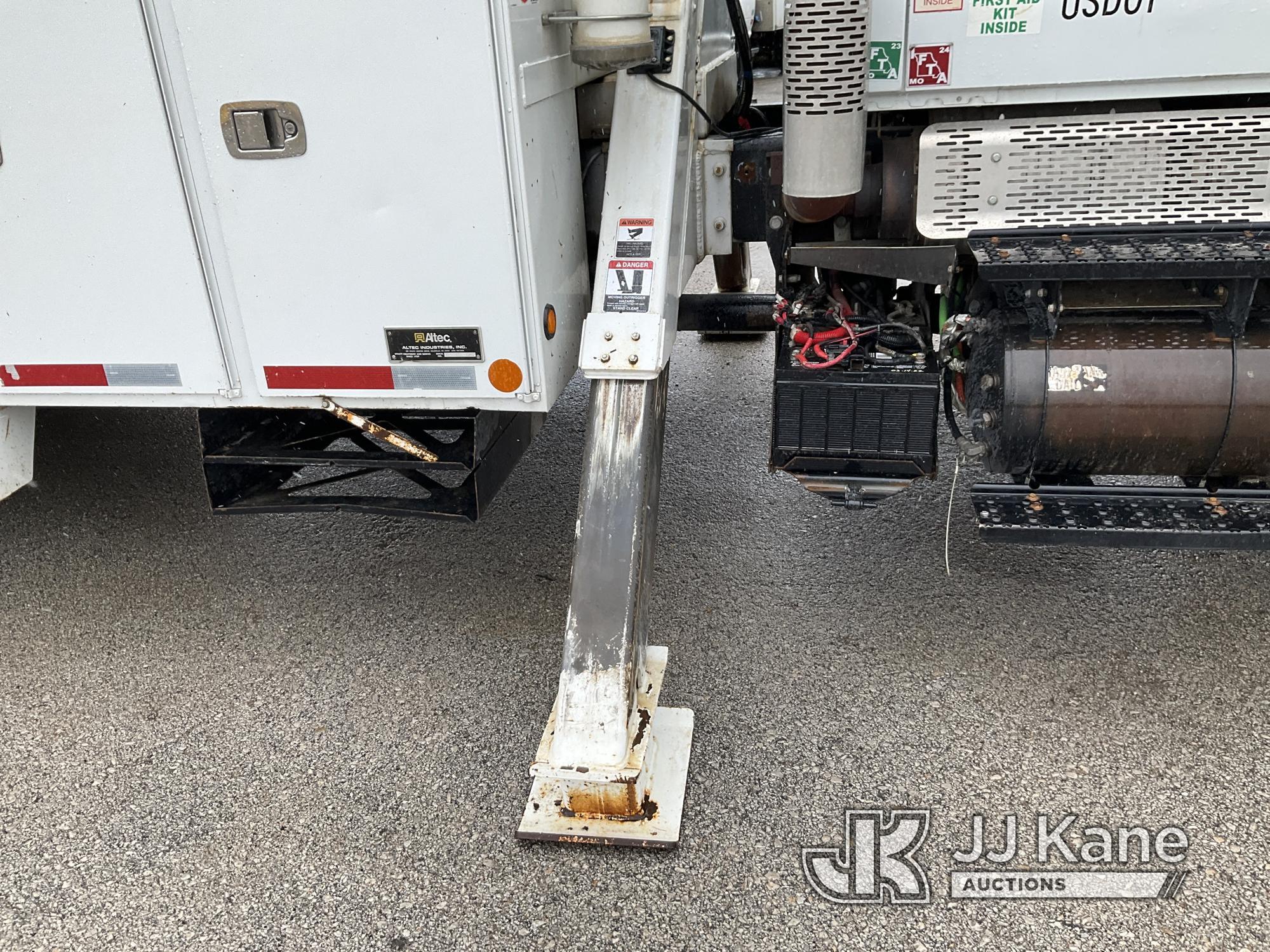 (Kansas City, MO) Altec AA755, Material Handling Bucket Truck rear mounted on 2013 International 430