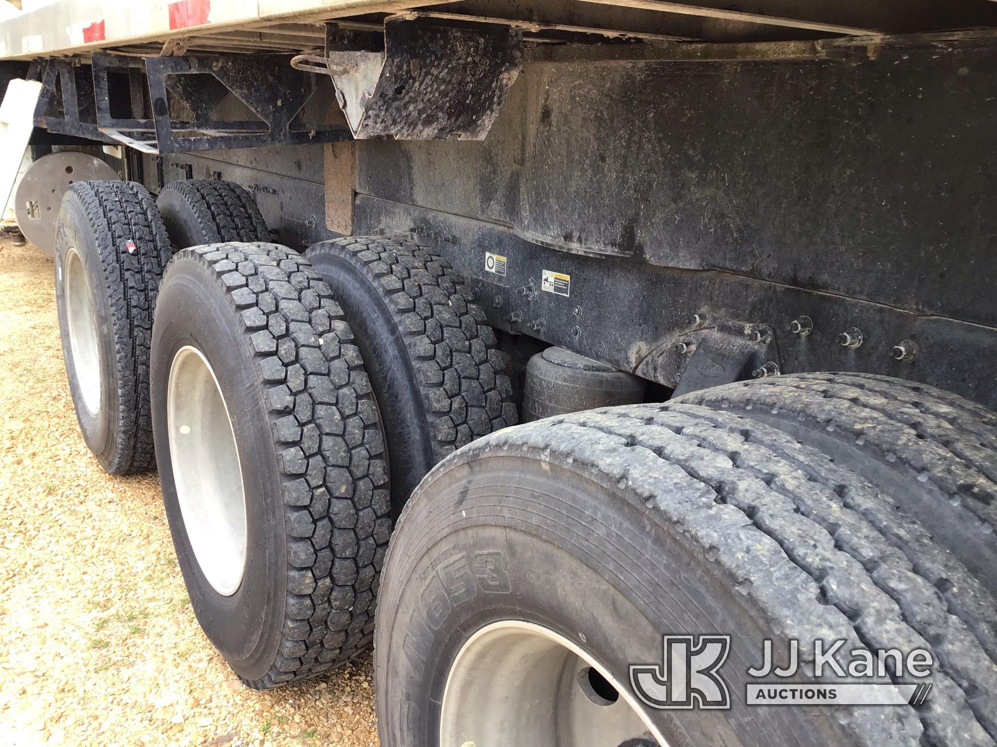 (Byram, MS) Altec AC38-127S-EJOD, Telescopic Platform/Hydraulic Crane rear mounted on 2011 Peterbilt