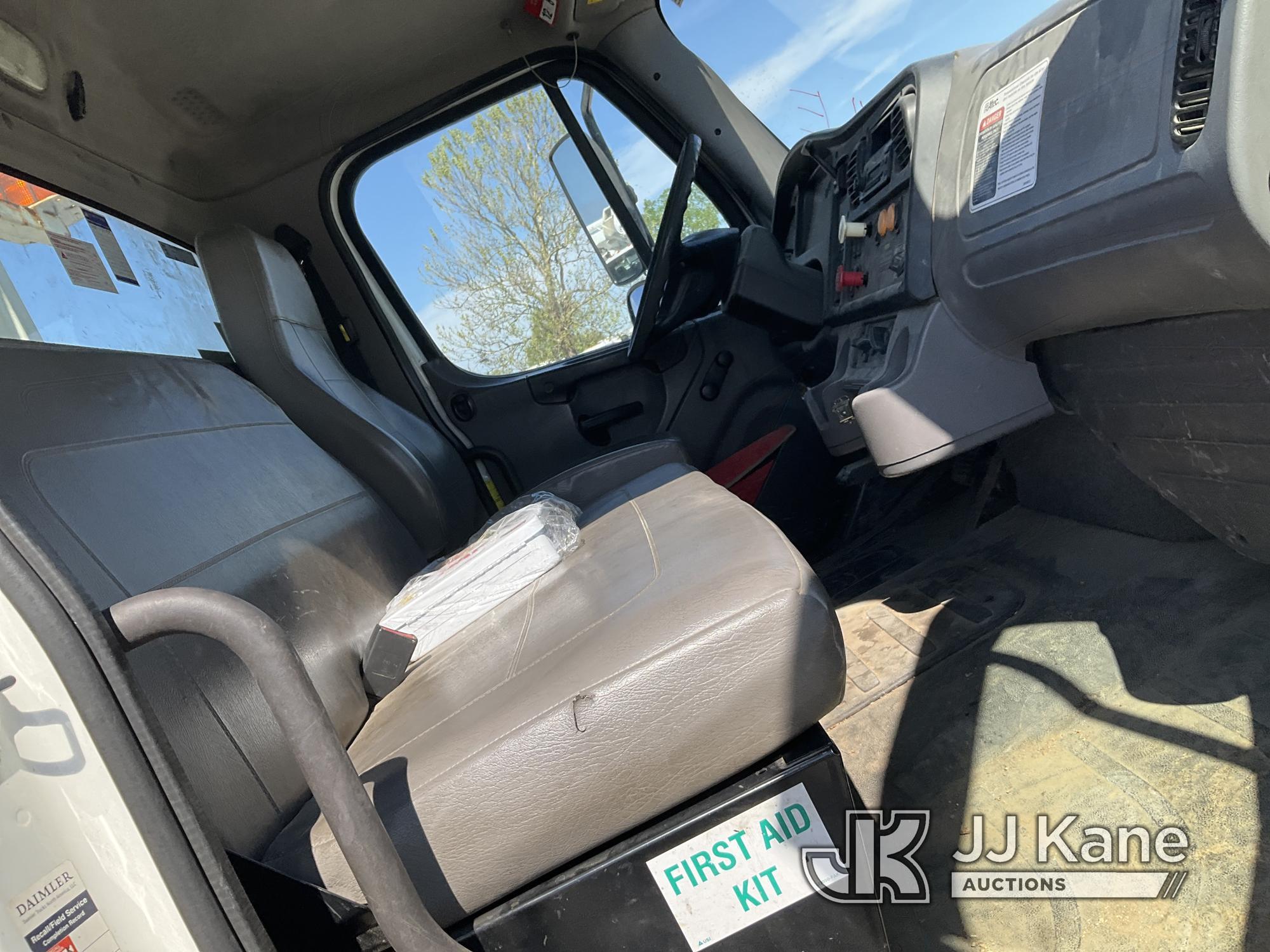 (Kansas City, MO) Altec AA55-MH, Material Handling Bucket Truck rear mounted on 2014 Freightliner M2