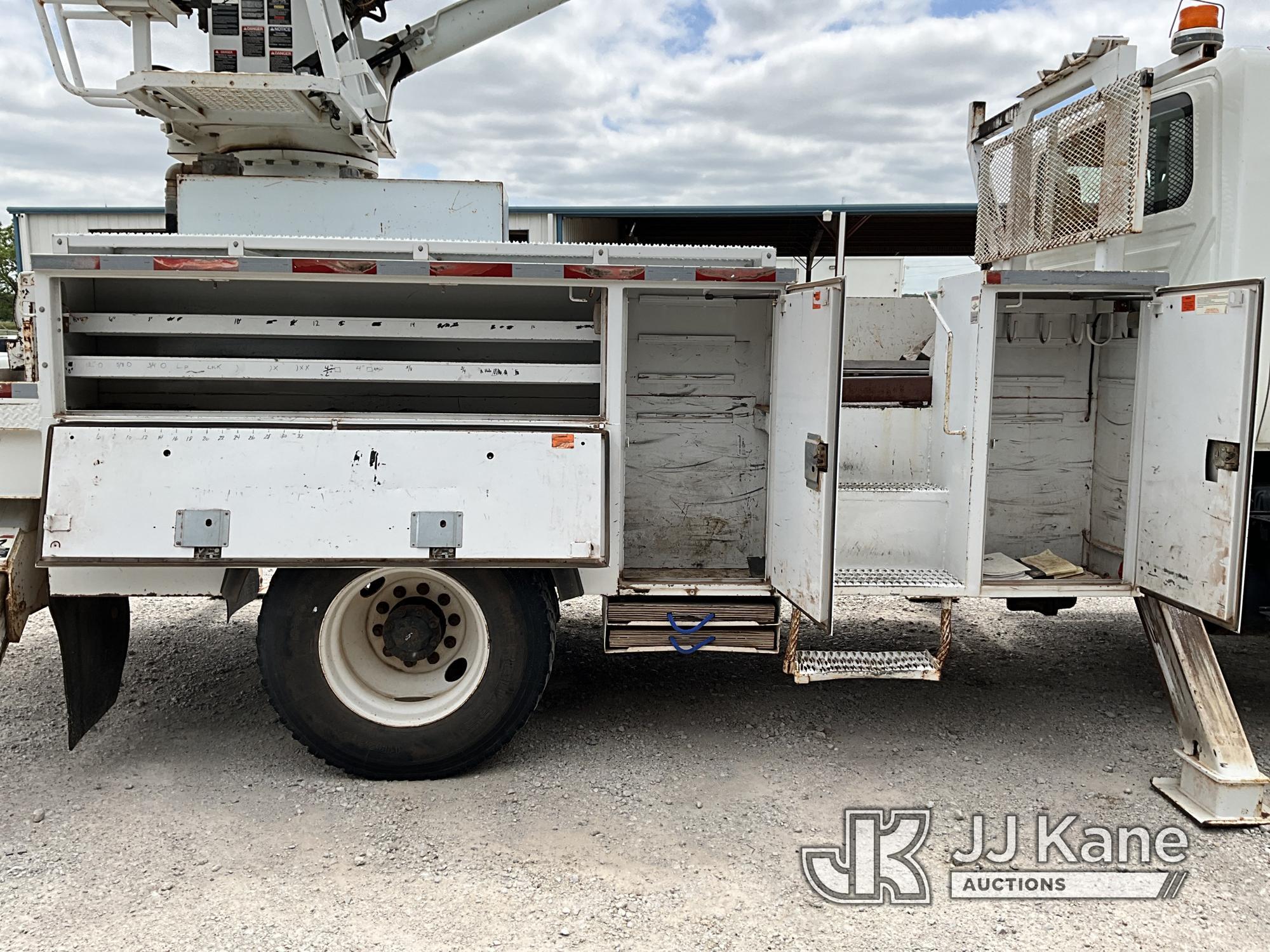 (Azle, TX) Altec DM47-TR, Digger Derrick rear mounted on 2007 International 7300 4x4 Utility Truck,