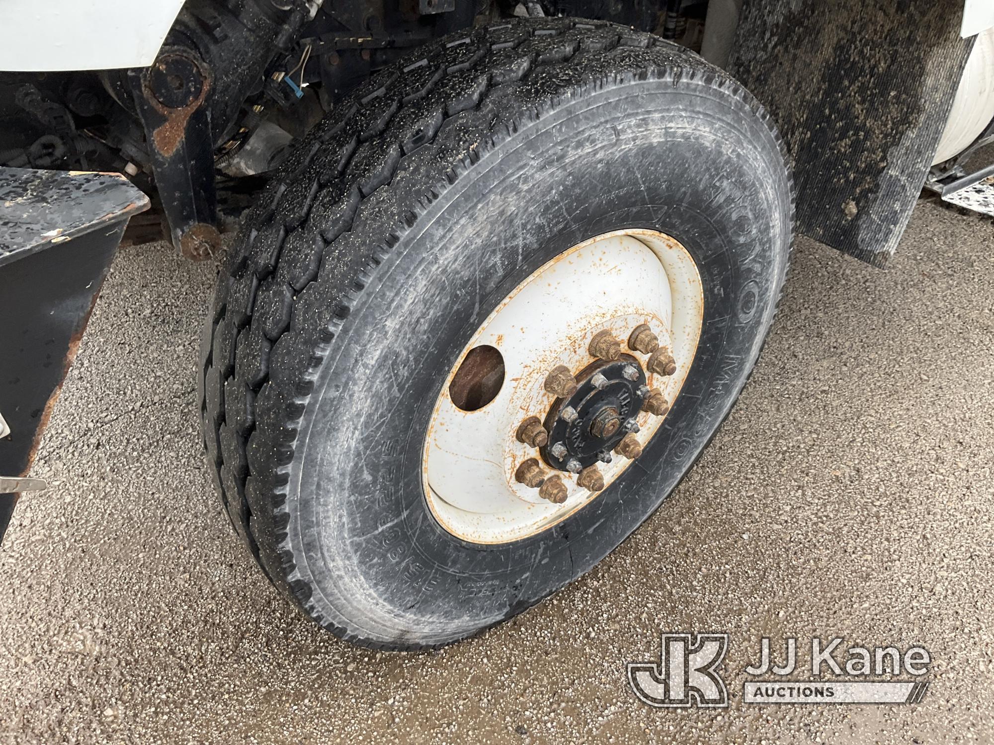 (Kansas City, MO) Altec AA755, Material Handling Bucket Truck rear mounted on 2013 International 430