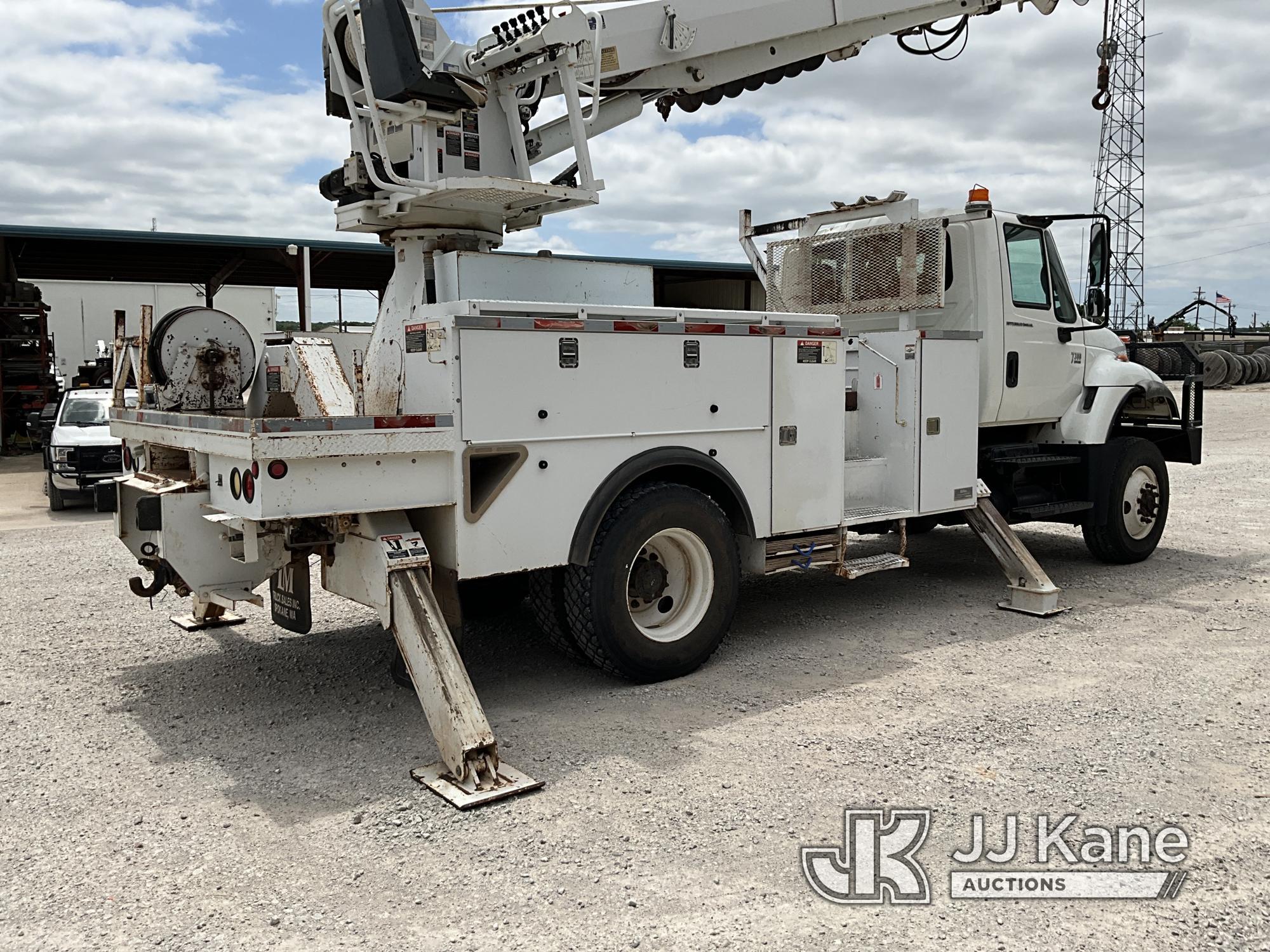 (Azle, TX) Altec DM47-TR, Digger Derrick rear mounted on 2007 International 7300 4x4 Utility Truck,