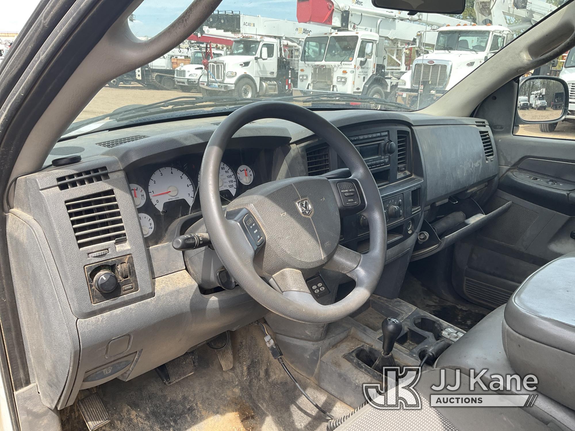 (Shakopee, MN) 2009 RAM 2500 4x4 Crew-Cab Service Truck Starts, Runs, Moves, Plow Operates, Body dam