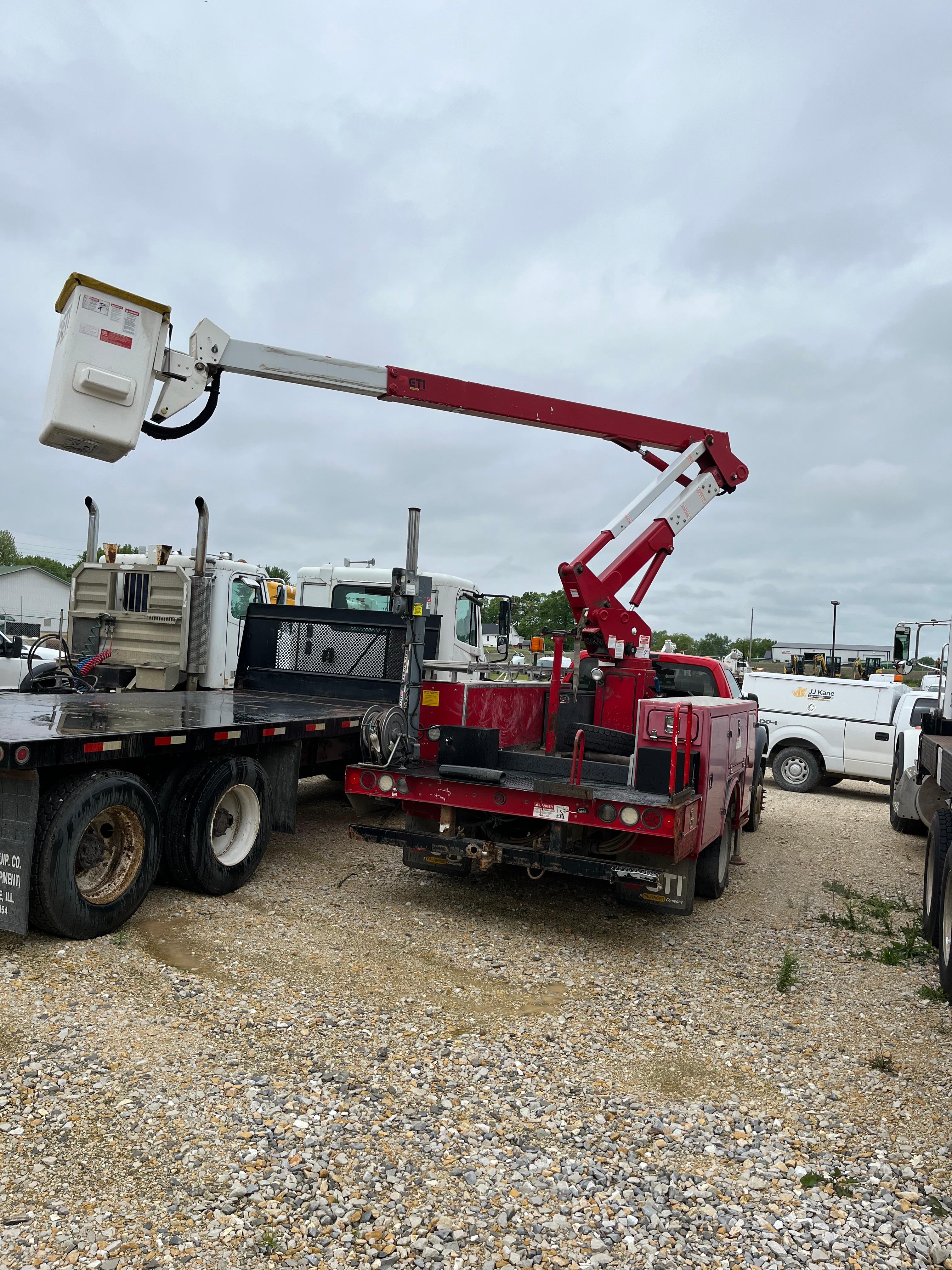 (Hawk Point, MO) ETI ETC37-IH, Articulating & Telescopic Bucket Truck mounted behind cab on 2016 For