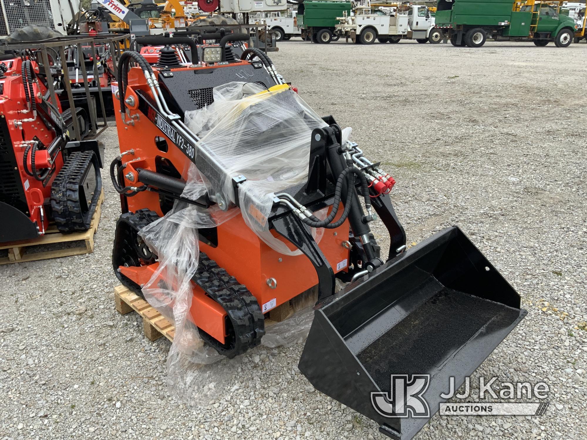 (Fort Wayne, IN) 2023 AGT YF2-380 Compact Track Loader New) (Condition Unknown